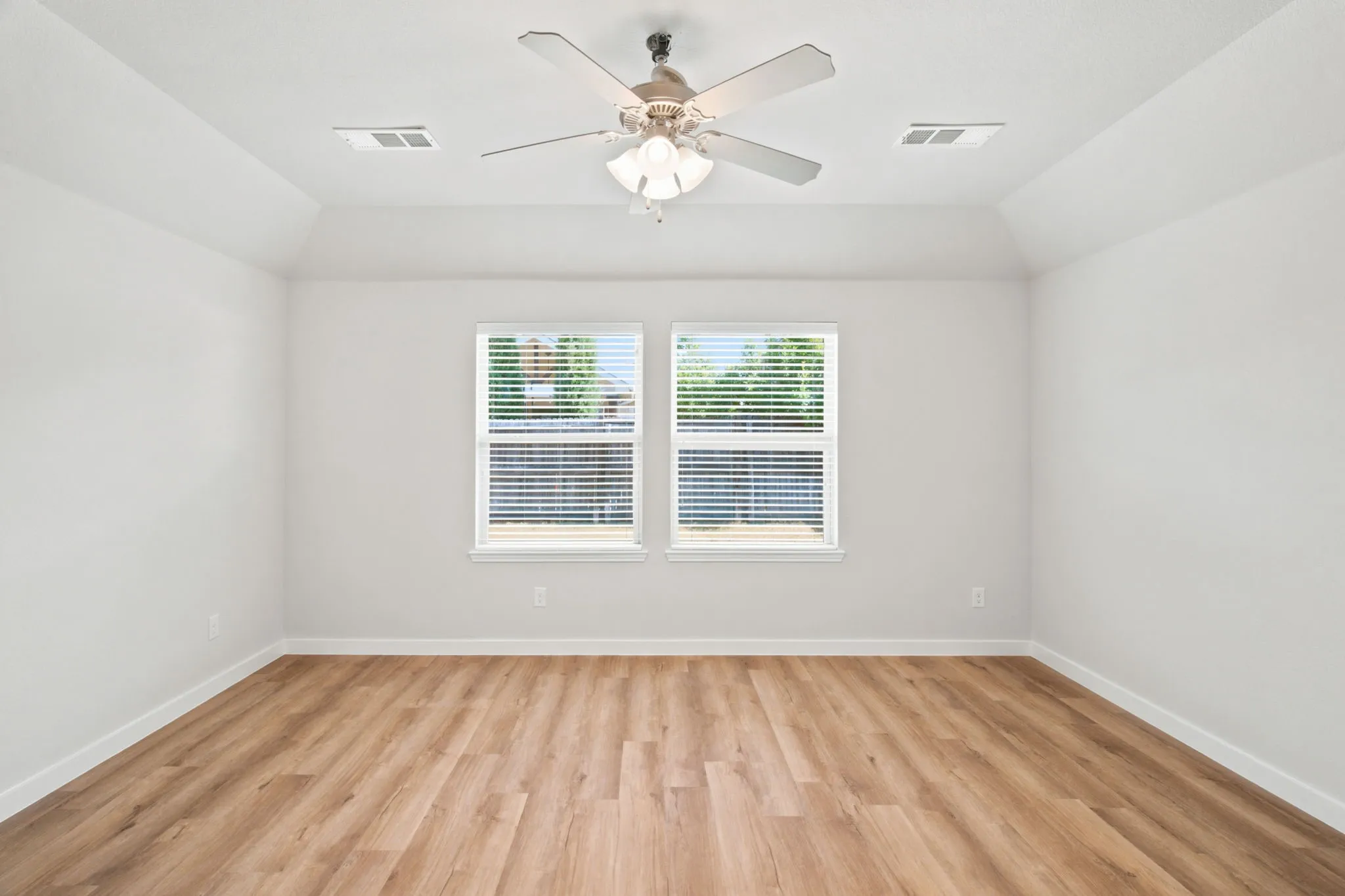 Single Family Residence For Sale in Denton County , 1705 Zebra Finch Drive, Little Elm, Texas 75068, 4 Bedroom, 3 Bathroom, 2 Garage spaces, 2,105 Sqft, built in 2014, mls#21334327, Real Estate Agent in Little Elm, Homes For Sale in Denton county, Homes For Sale in Little Elm, Realtor in Little Elm Texas, Real Estate Brokerage Independent Realty Texas, Luminita Cordes Realtor