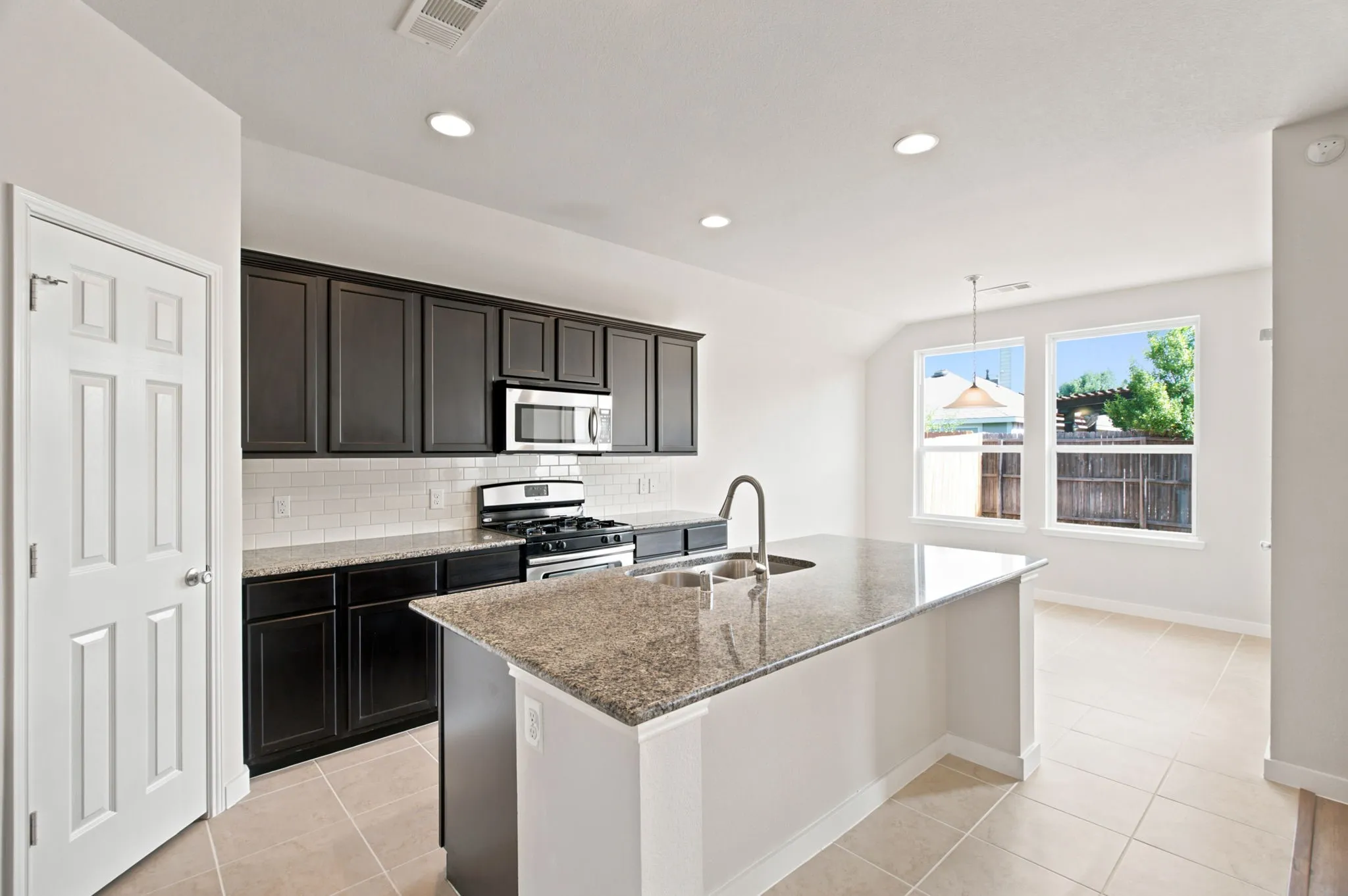 Single Family Residence For Sale in Denton County , 1705 Zebra Finch Drive, Little Elm, Texas 75068, 4 Bedroom, 3 Bathroom, 2 Garage spaces, 2,105 Sqft, built in 2014, mls#21334327, Real Estate Agent in Little Elm, Homes For Sale in Denton county, Homes For Sale in Little Elm, Realtor in Little Elm Texas, Real Estate Brokerage Independent Realty Texas, Luminita Cordes Realtor