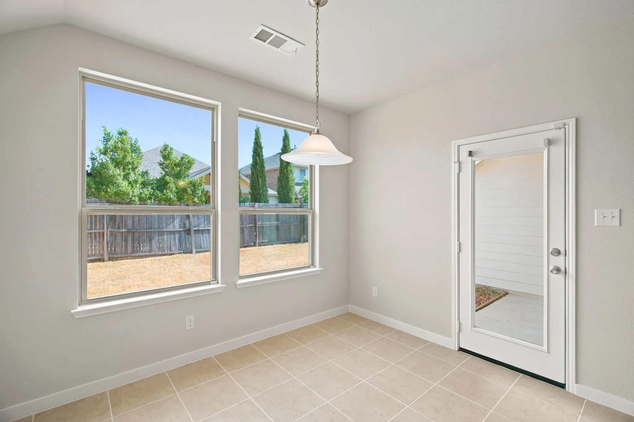 Single Family Residence For Sale in Denton County , 1705 Zebra Finch Drive, Little Elm, Texas 75068, 4 Bedroom, 3 Bathroom, 2 Garage spaces, 2,105 Sqft, built in 2014, mls#21334327, Real Estate Agent in Little Elm, Homes For Sale in Denton county, Homes For Sale in Little Elm, Realtor in Little Elm Texas, Real Estate Brokerage Independent Realty Texas, Luminita Cordes Realtor
