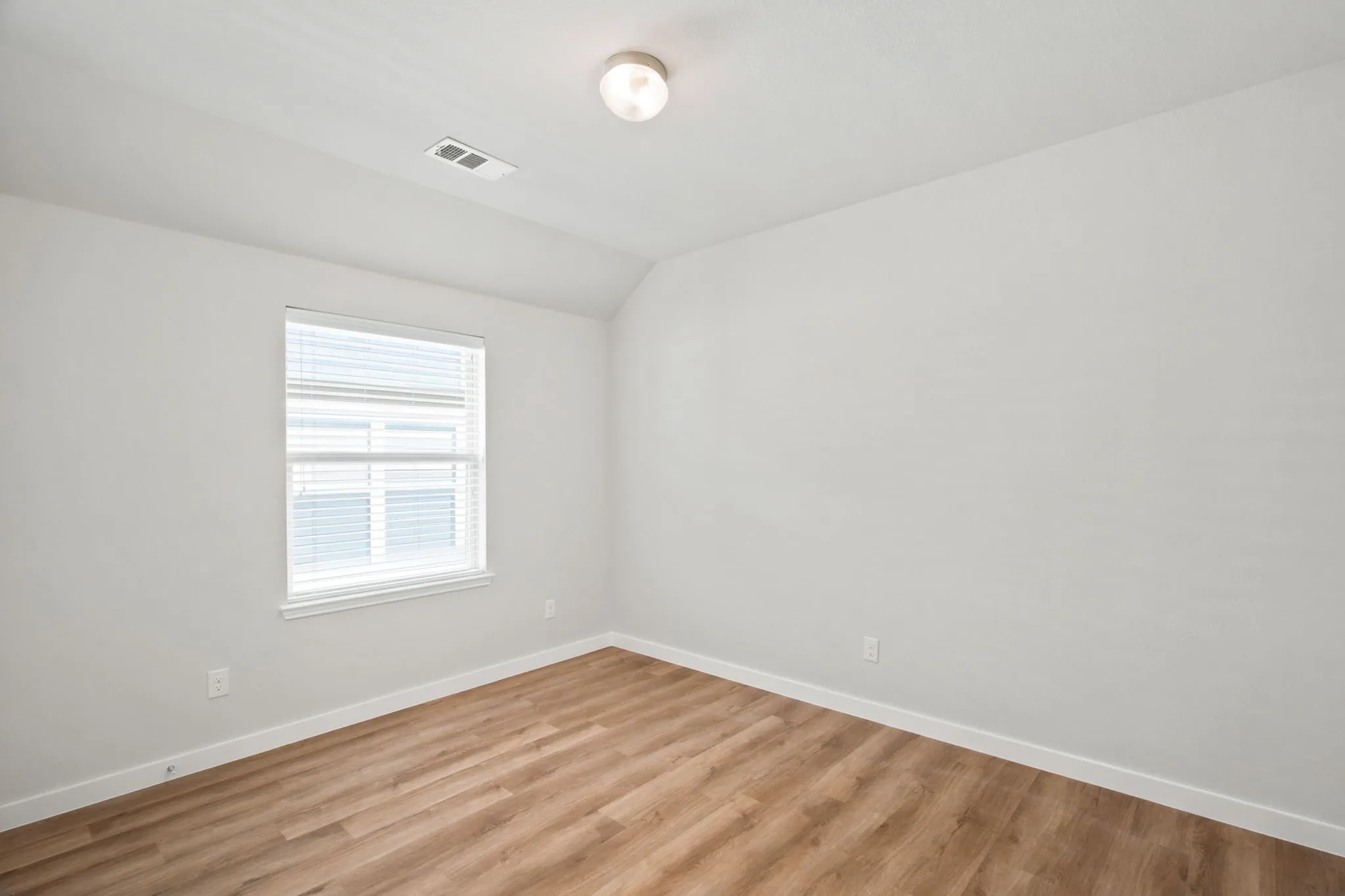Single Family Residence For Sale in Denton County , 1705 Zebra Finch Drive, Little Elm, Texas 75068, 4 Bedroom, 3 Bathroom, 2 Garage spaces, 2,105 Sqft, built in 2014, mls#21334327, Real Estate Agent in Little Elm, Homes For Sale in Denton county, Homes For Sale in Little Elm, Realtor in Little Elm Texas, Real Estate Brokerage Independent Realty Texas, Luminita Cordes Realtor