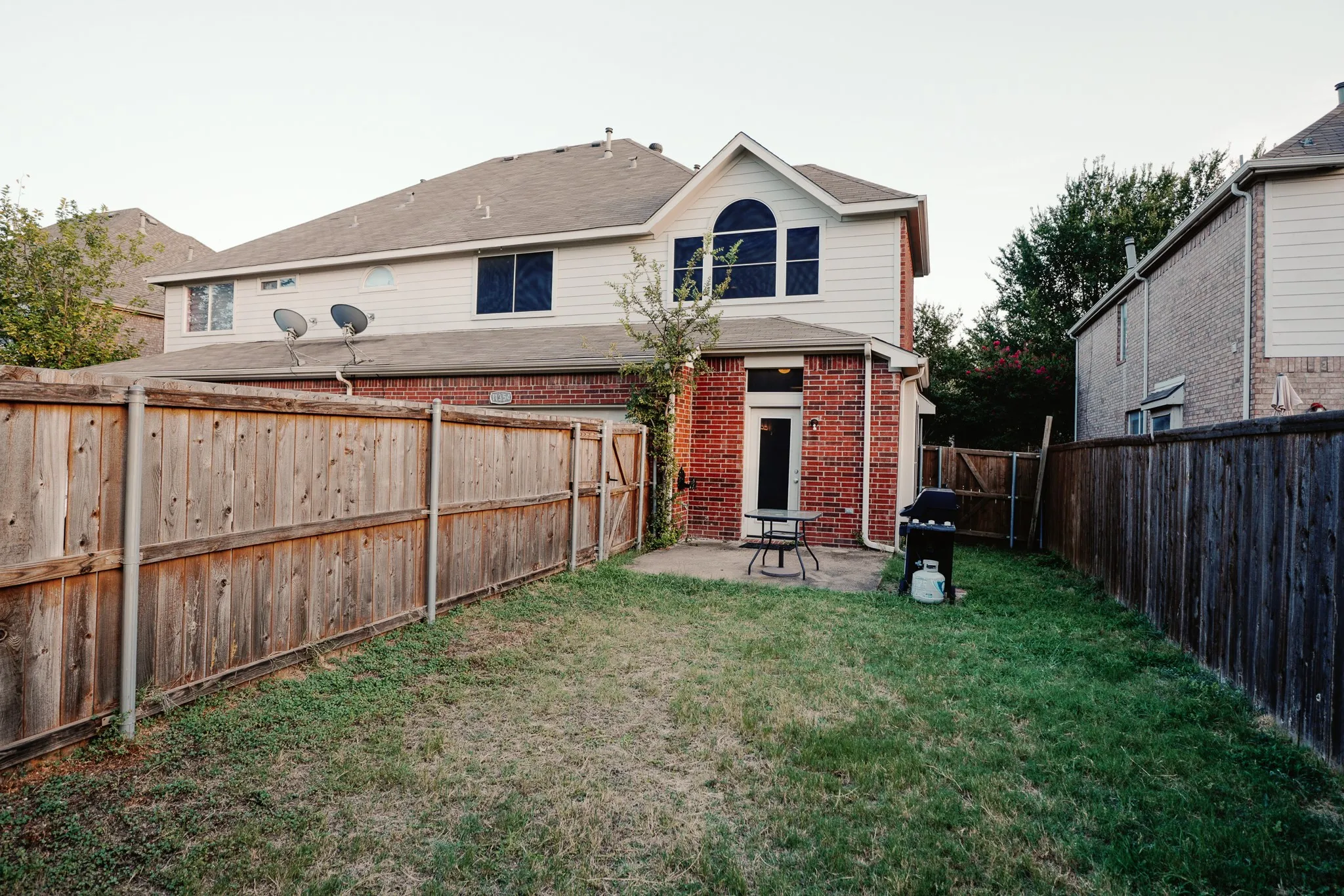 Single Family Residence For Sale in Collin County , 11354 Still Hollow Drive, Frisco, Texas 75035, 3 Bedroom, 3 Bathroom, 2 Garage spaces, 2,004 Sqft, built in 2001, mls#21335509, Real Estate Agent in Frisco, Homes For Sale in Collin county, Homes For Sale in Frisco, Realtor in Frisco Texas, Real Estate Brokerage Independent Realty Texas, Luminita Cordes Realtor
