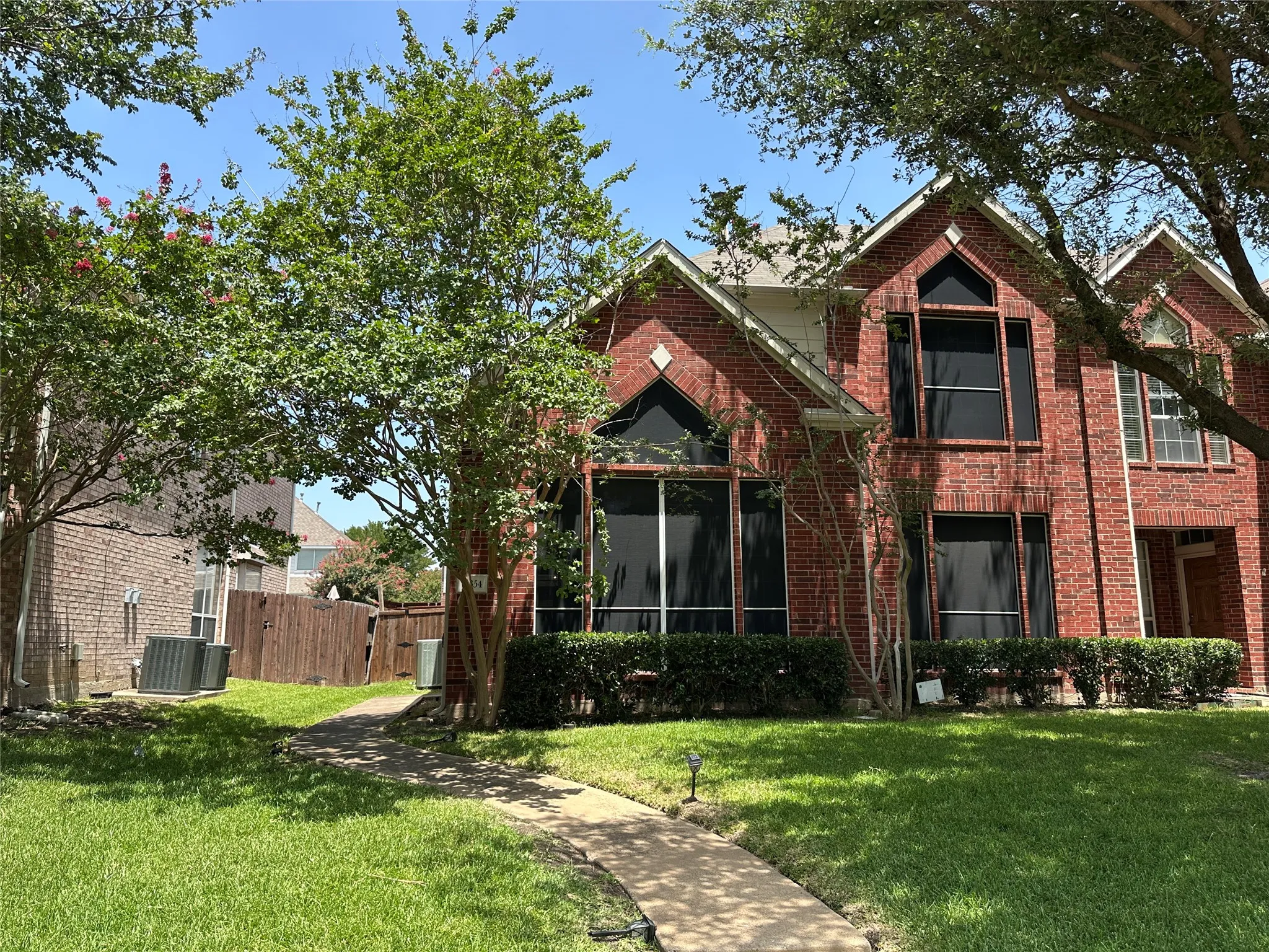 Single Family Residence For Sale in Collin County , 11354 Still Hollow Drive, Frisco, Texas 75035, 3 Bedroom, 3 Bathroom, 2 Garage spaces, 2,004 Sqft, built in 2001, mls#21335509, Real Estate Agent in Frisco, Homes For Sale in Collin county, Homes For Sale in Frisco, Realtor in Frisco Texas, Real Estate Brokerage Independent Realty Texas, Luminita Cordes Realtor