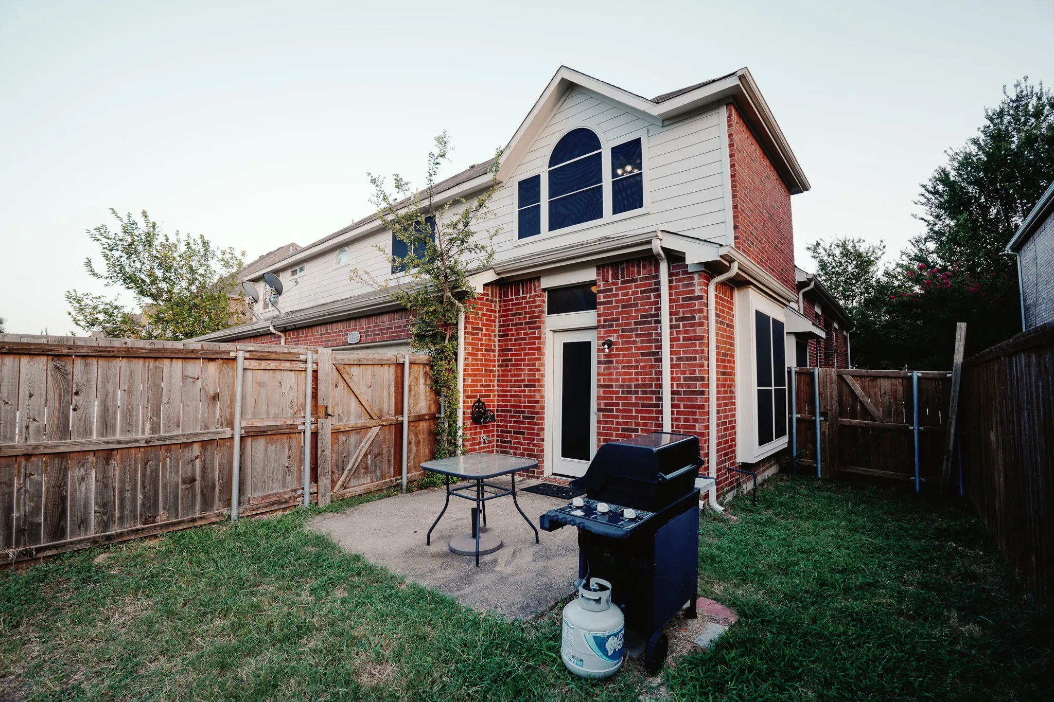 Single Family Residence For Sale in Collin County , 11354 Still Hollow Drive, Frisco, Texas 75035, 3 Bedroom, 3 Bathroom, 2 Garage spaces, 2,004 Sqft, built in 2001, mls#21335509, Real Estate Agent in Frisco, Homes For Sale in Collin county, Homes For Sale in Frisco, Realtor in Frisco Texas, Real Estate Brokerage Independent Realty Texas, Luminita Cordes Realtor