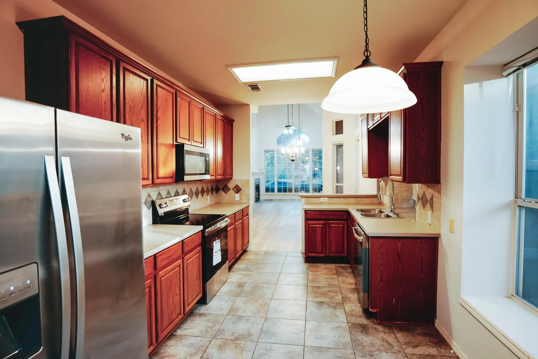 Single Family Residence For Sale in Collin County , 11354 Still Hollow Drive, Frisco, Texas 75035, 3 Bedroom, 3 Bathroom, 2 Garage spaces, 2,004 Sqft, built in 2001, mls#21335509, Real Estate Agent in Frisco, Homes For Sale in Collin county, Homes For Sale in Frisco, Realtor in Frisco Texas, Real Estate Brokerage Independent Realty Texas, Luminita Cordes Realtor