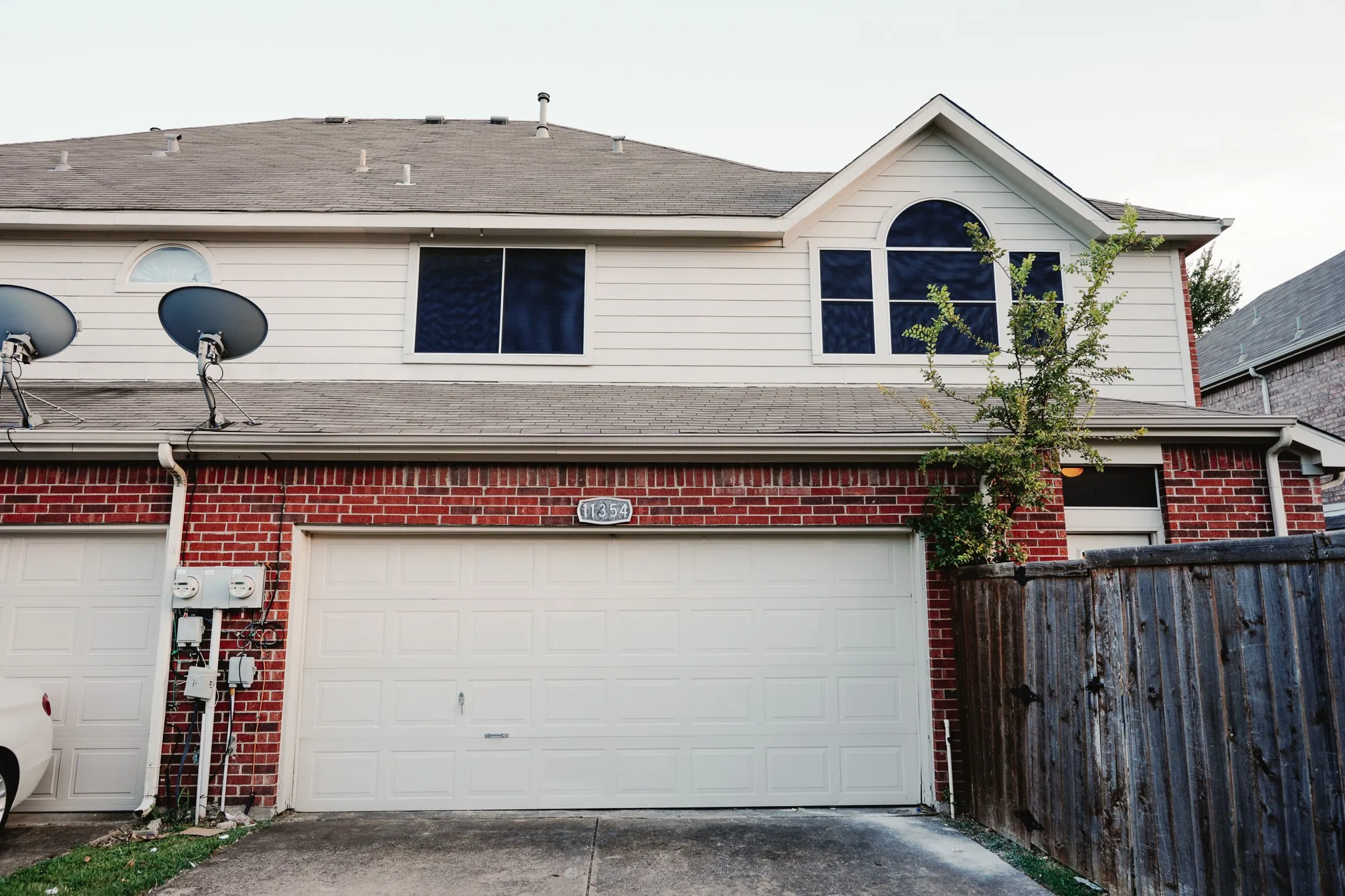 Single Family Residence For Sale in Collin County , 11354 Still Hollow Drive, Frisco, Texas 75035, 3 Bedroom, 3 Bathroom, 2 Garage spaces, 2,004 Sqft, built in 2001, mls#21335509, Real Estate Agent in Frisco, Homes For Sale in Collin county, Homes For Sale in Frisco, Realtor in Frisco Texas, Real Estate Brokerage Independent Realty Texas, Luminita Cordes Realtor
