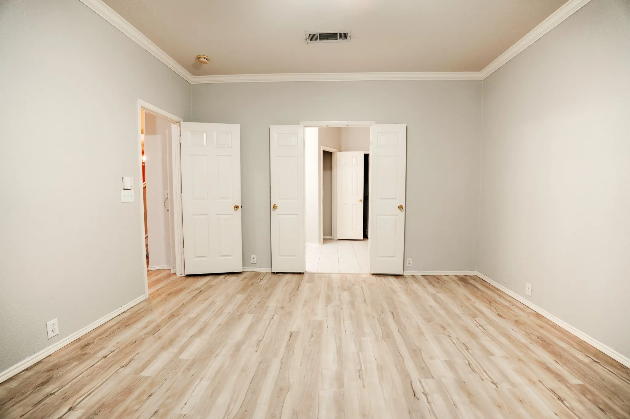 Single Family Residence For Sale in Collin County , 11354 Still Hollow Drive, Frisco, Texas 75035, 3 Bedroom, 3 Bathroom, 2 Garage spaces, 2,004 Sqft, built in 2001, mls#21335509, Real Estate Agent in Frisco, Homes For Sale in Collin county, Homes For Sale in Frisco, Realtor in Frisco Texas, Real Estate Brokerage Independent Realty Texas, Luminita Cordes Realtor
