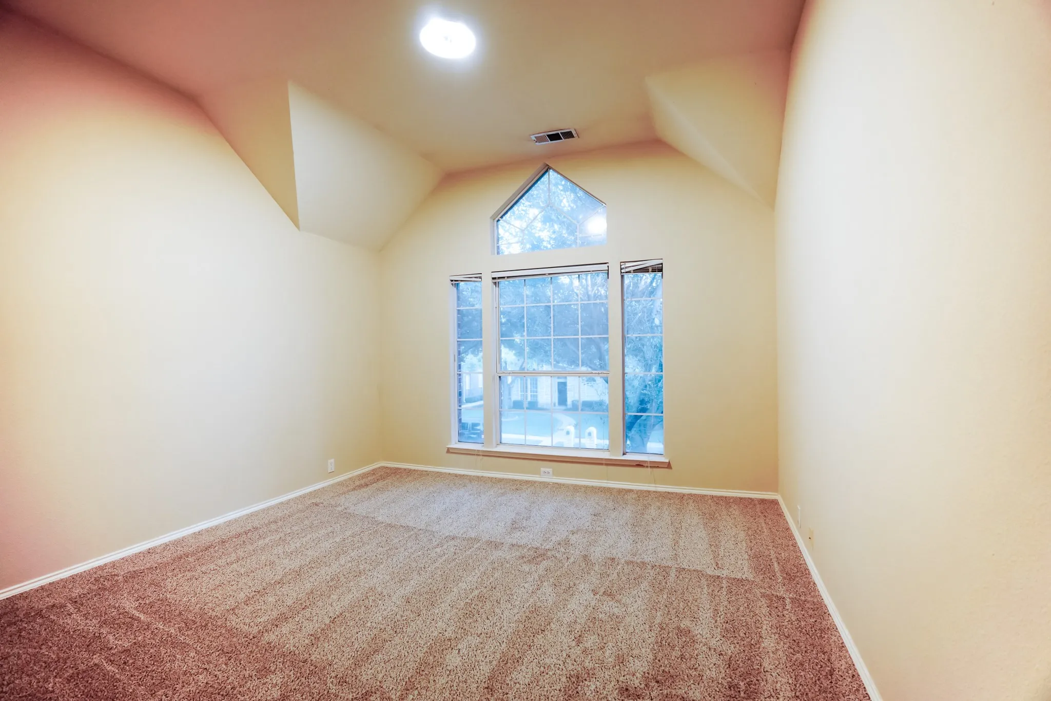Single Family Residence For Sale in Collin County , 11354 Still Hollow Drive, Frisco, Texas 75035, 3 Bedroom, 3 Bathroom, 2 Garage spaces, 2,004 Sqft, built in 2001, mls#21335509, Real Estate Agent in Frisco, Homes For Sale in Collin county, Homes For Sale in Frisco, Realtor in Frisco Texas, Real Estate Brokerage Independent Realty Texas, Luminita Cordes Realtor