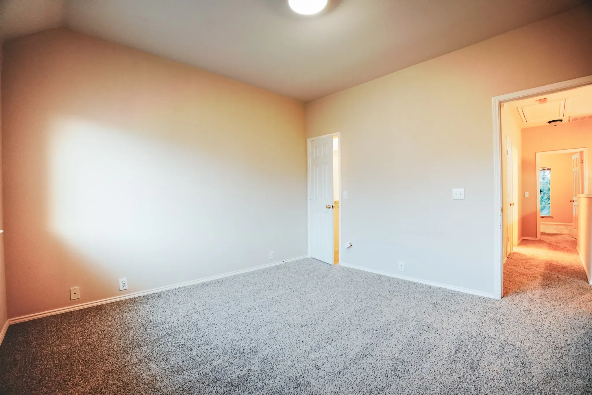 Single Family Residence For Sale in Collin County , 11354 Still Hollow Drive, Frisco, Texas 75035, 3 Bedroom, 3 Bathroom, 2 Garage spaces, 2,004 Sqft, built in 2001, mls#21335509, Real Estate Agent in Frisco, Homes For Sale in Collin county, Homes For Sale in Frisco, Realtor in Frisco Texas, Real Estate Brokerage Independent Realty Texas, Luminita Cordes Realtor