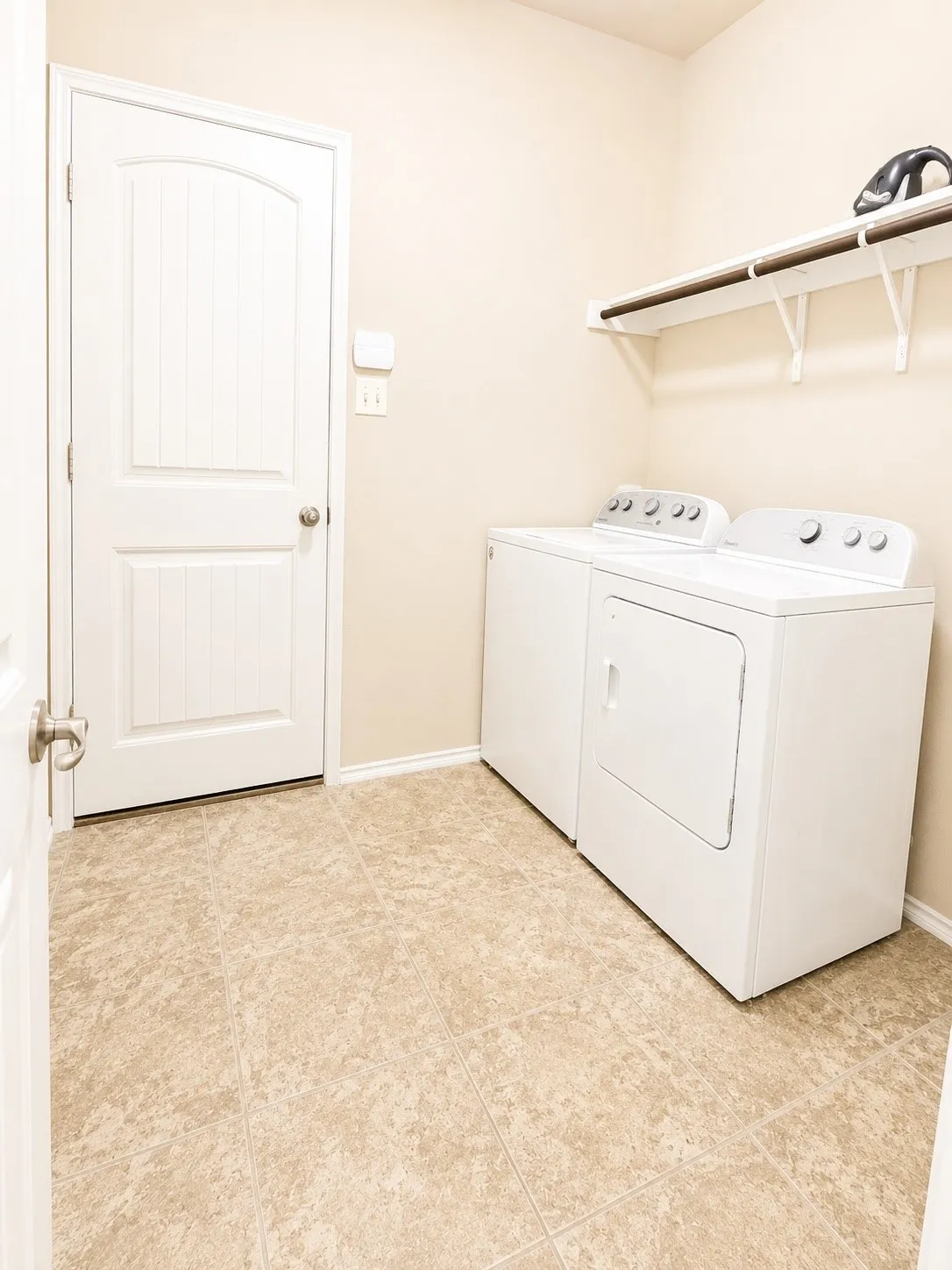 Single Family Residence For Rent in Collin County , 301 Hideaway Road, Mc Kinney, Texas 75072, 4 Bedroom, 2 Bathroom, 2 Garage spaces, 1,775 Sqft, built in 2014, mls#21335510, Real Estate Agent in Mc Kinney, Homes For Rent in Collin county, Homes For Rent in Mc Kinney, Realtor in Mc Kinney Texas, Real Estate Brokerage Independent Realty Texas, Luminita Cordes Realtor