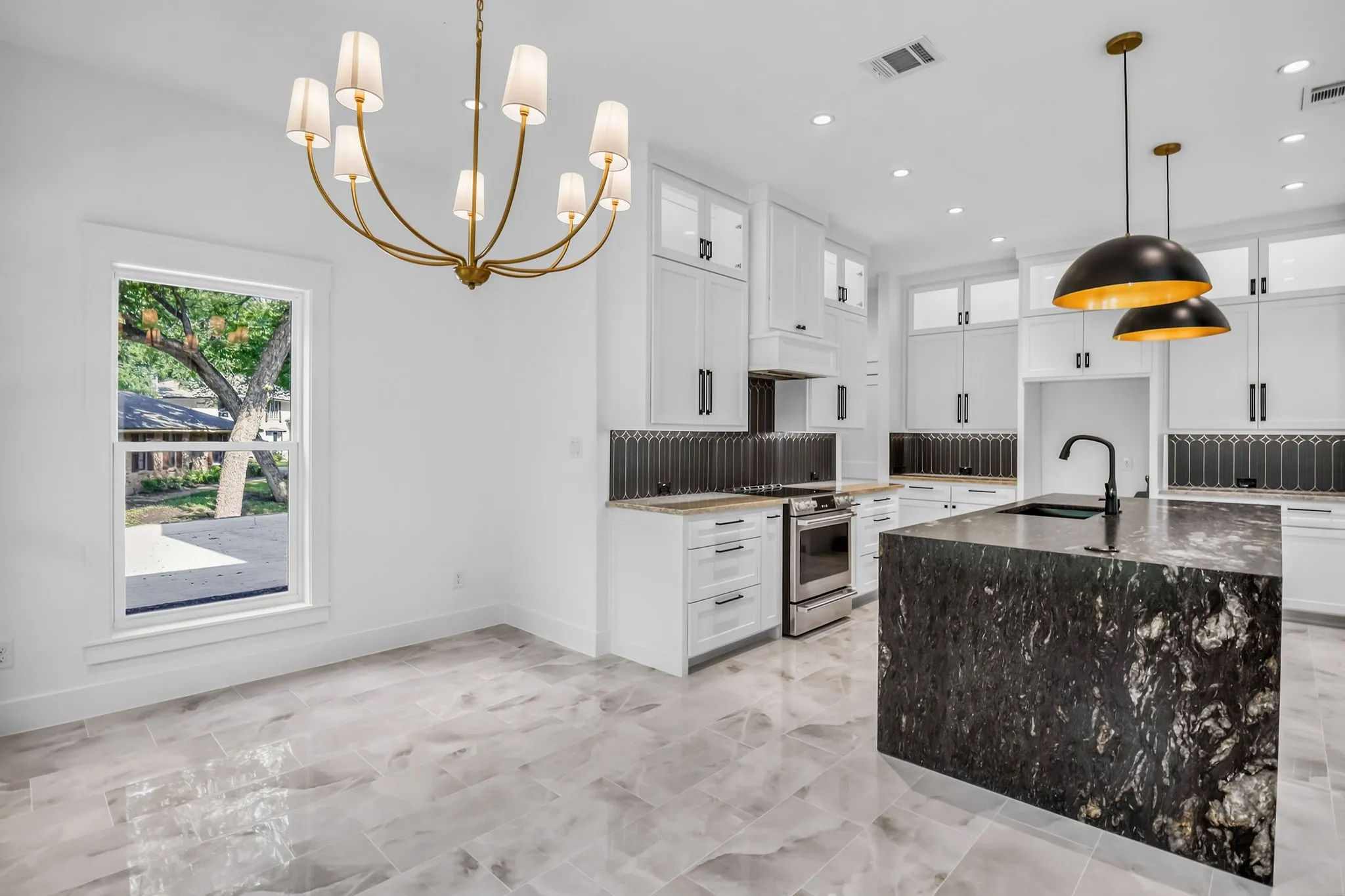 Single Family Residence For Sale in Ellis County , 105 Forest Brook Street, Oak Leaf, Texas 75154, 4 Bedroom, 3 Bathroom, 2 Garage spaces, 3,374 Sqft, built in 2026, mls#21335511, Real Estate Agent in Oak Leaf, Homes For Sale in Ellis county, Homes For Sale in Oak Leaf, Realtor in Oak Leaf Texas, Real Estate Brokerage Independent Realty Texas, Luminita Cordes Realtor