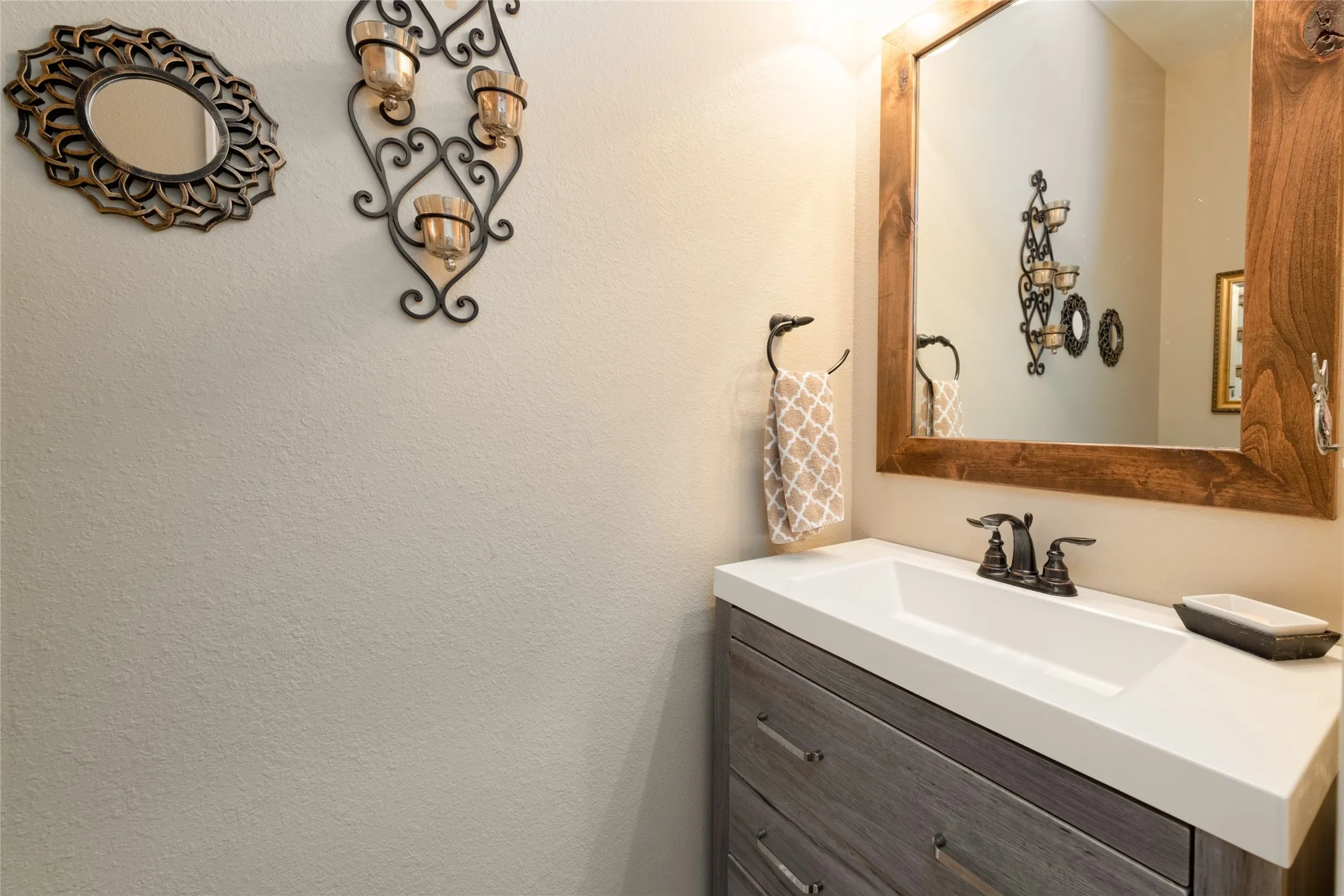 Single Family Residence For Sale in Taylor County , 6418 Milestone Drive, Abilene, Texas 79606, 4 Bedroom, 3 Bathroom, 2 Garage spaces, 2,218 Sqft, built in 2015, mls#21335514, Real Estate Agent in Abilene, Homes For Sale in Taylor county, Homes For Sale in Abilene, Realtor in Abilene Texas, Real Estate Brokerage Independent Realty Texas, Luminita Cordes Realtor