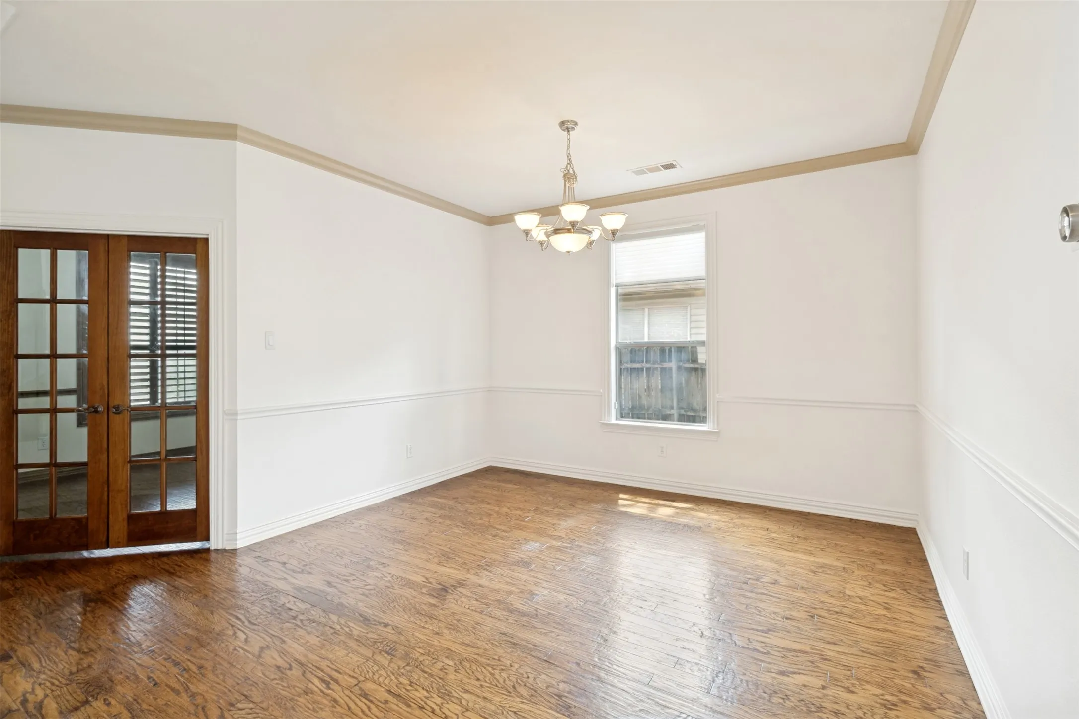 Single Family Residence For Sale in Dallas County , 5727 Vickery Boulevard, Dallas, Texas 75206, 3 Bedroom, 3 Bathroom, 2 Garage spaces, 2,481 Sqft, built in 2002, mls#21334626, Real Estate Agent in Dallas, Homes For Sale in Dallas county, Homes For Sale in Dallas, Realtor in Dallas Texas, Real Estate Brokerage Independent Realty Texas, Luminita Cordes Realtor
