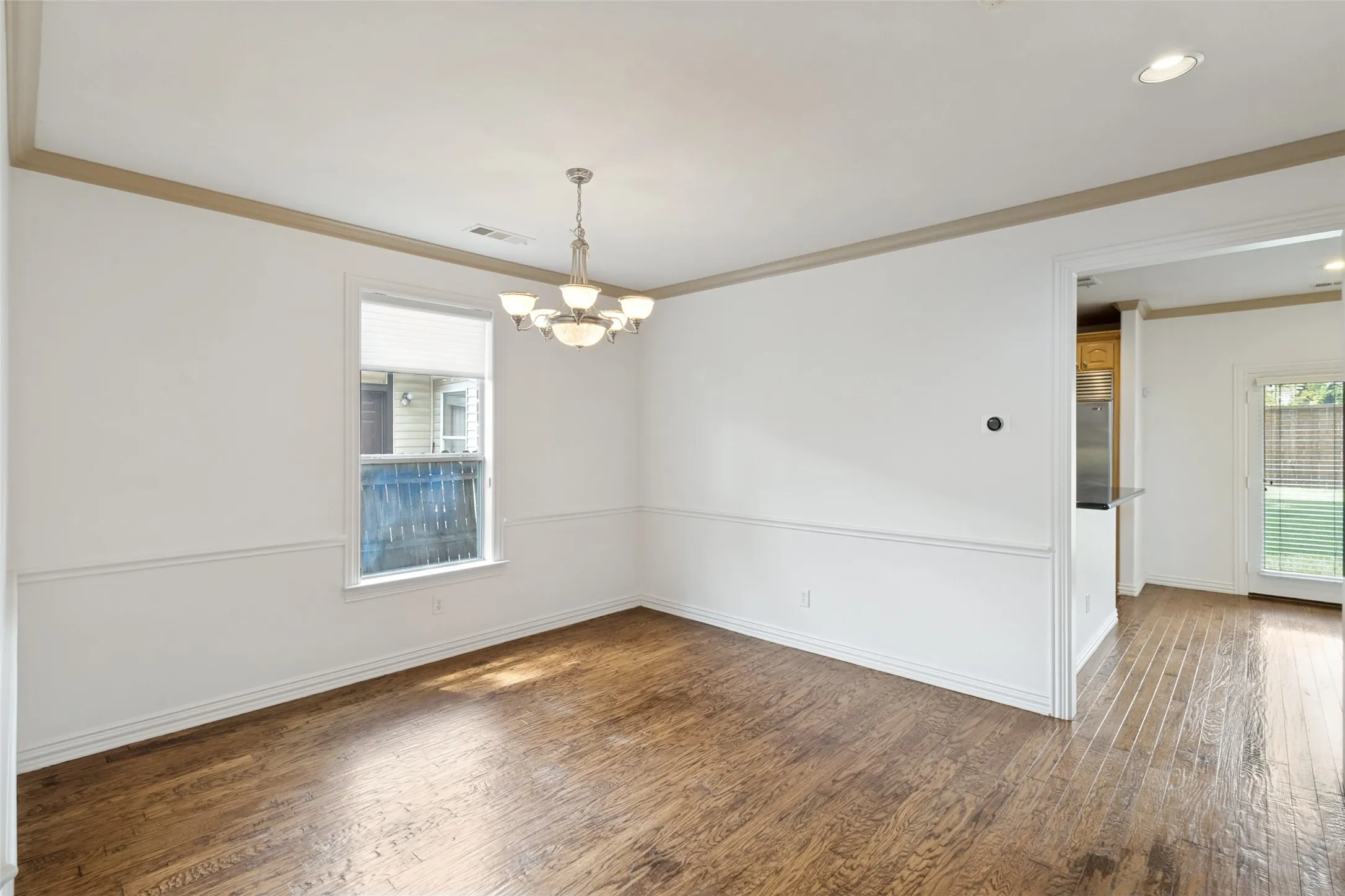 Single Family Residence For Sale in Dallas County , 5727 Vickery Boulevard, Dallas, Texas 75206, 3 Bedroom, 3 Bathroom, 2 Garage spaces, 2,481 Sqft, built in 2002, mls#21334626, Real Estate Agent in Dallas, Homes For Sale in Dallas county, Homes For Sale in Dallas, Realtor in Dallas Texas, Real Estate Brokerage Independent Realty Texas, Luminita Cordes Realtor