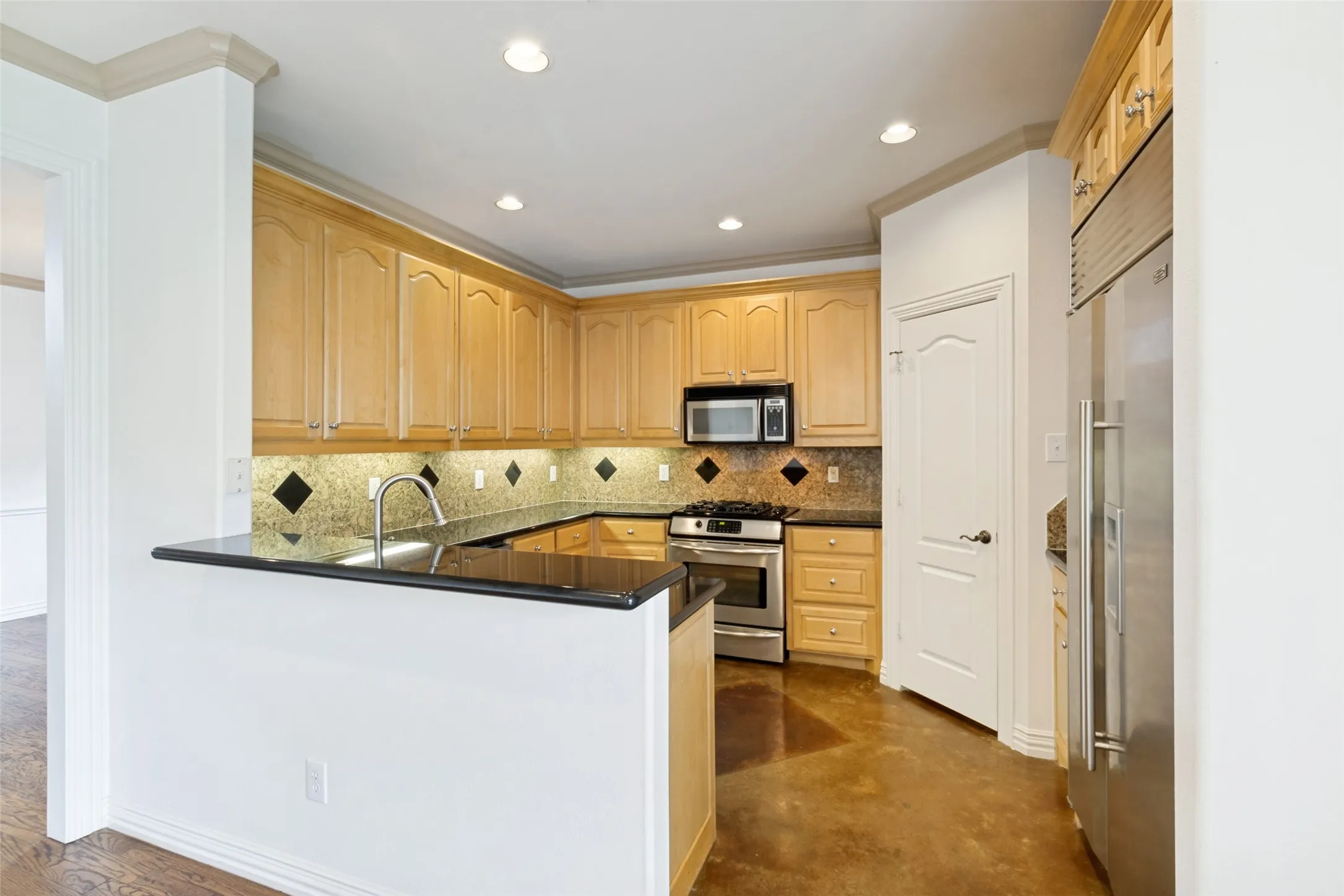 Single Family Residence For Sale in Dallas County , 5727 Vickery Boulevard, Dallas, Texas 75206, 3 Bedroom, 3 Bathroom, 2 Garage spaces, 2,481 Sqft, built in 2002, mls#21334626, Real Estate Agent in Dallas, Homes For Sale in Dallas county, Homes For Sale in Dallas, Realtor in Dallas Texas, Real Estate Brokerage Independent Realty Texas, Luminita Cordes Realtor