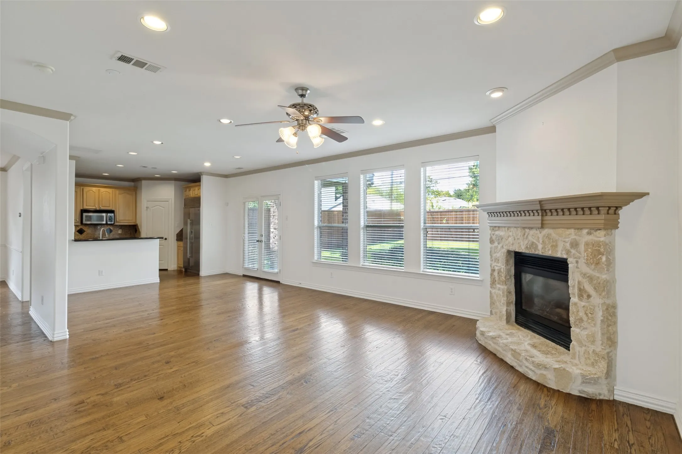 Single Family Residence For Sale in Dallas County , 5727 Vickery Boulevard, Dallas, Texas 75206, 3 Bedroom, 3 Bathroom, 2 Garage spaces, 2,481 Sqft, built in 2002, mls#21334626, Real Estate Agent in Dallas, Homes For Sale in Dallas county, Homes For Sale in Dallas, Realtor in Dallas Texas, Real Estate Brokerage Independent Realty Texas, Luminita Cordes Realtor