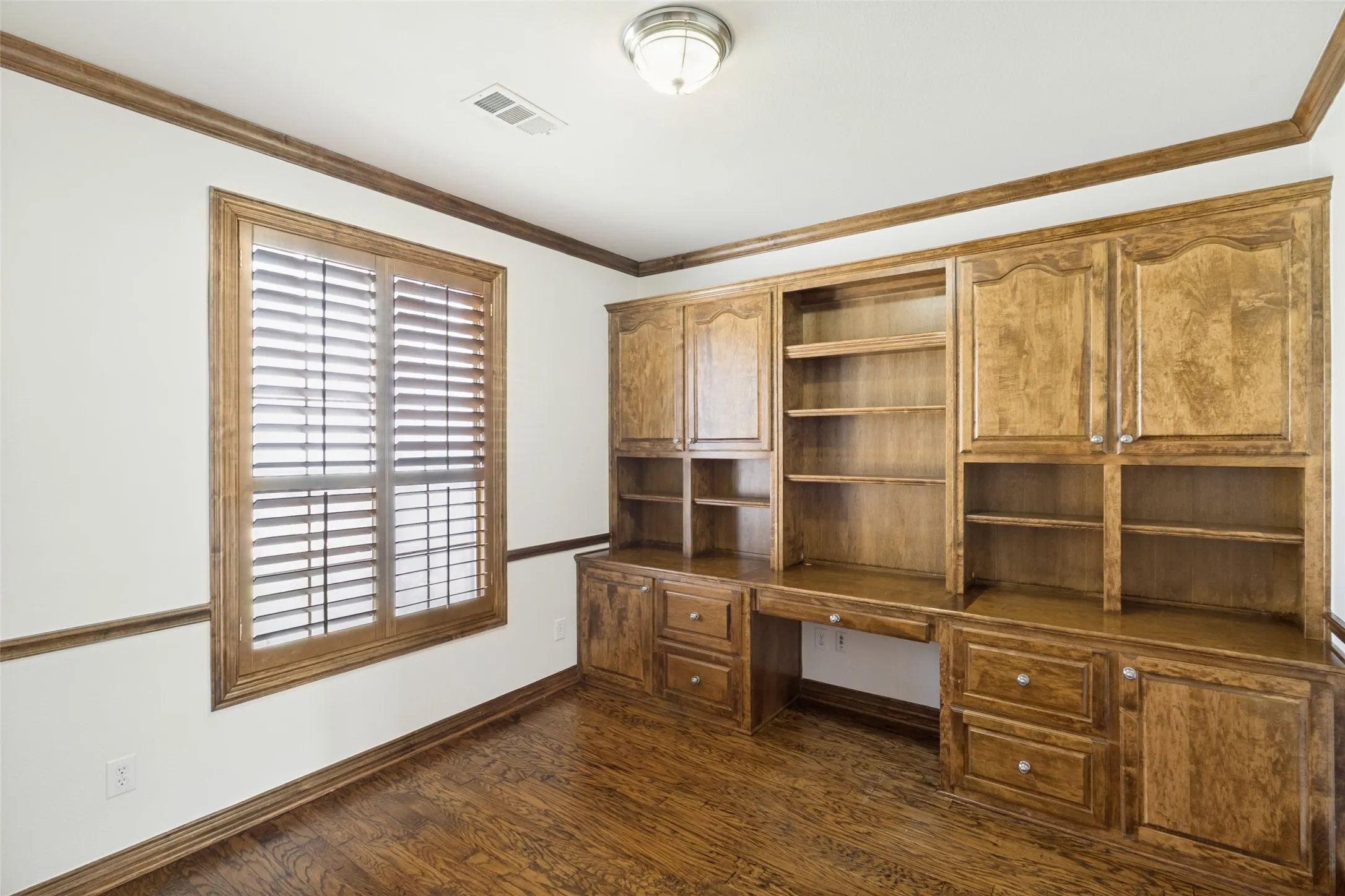 Single Family Residence For Sale in Dallas County , 5727 Vickery Boulevard, Dallas, Texas 75206, 3 Bedroom, 3 Bathroom, 2 Garage spaces, 2,481 Sqft, built in 2002, mls#21334626, Real Estate Agent in Dallas, Homes For Sale in Dallas county, Homes For Sale in Dallas, Realtor in Dallas Texas, Real Estate Brokerage Independent Realty Texas, Luminita Cordes Realtor