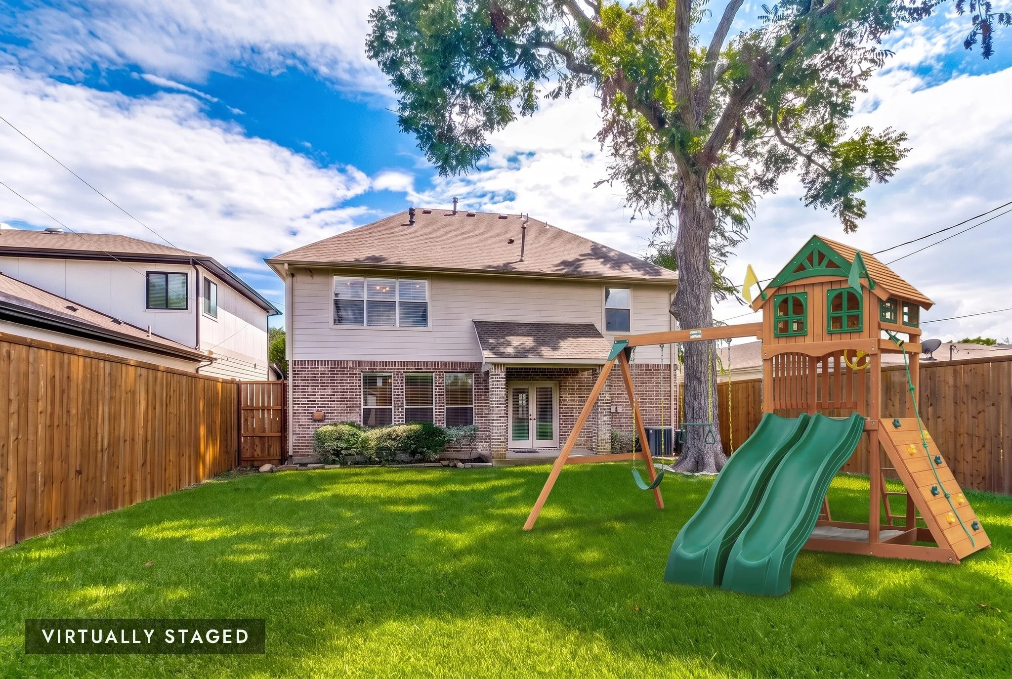 Single Family Residence For Sale in Dallas County , 5727 Vickery Boulevard, Dallas, Texas 75206, 3 Bedroom, 3 Bathroom, 2 Garage spaces, 2,481 Sqft, built in 2002, mls#21334626, Real Estate Agent in Dallas, Homes For Sale in Dallas county, Homes For Sale in Dallas, Realtor in Dallas Texas, Real Estate Brokerage Independent Realty Texas, Luminita Cordes Realtor