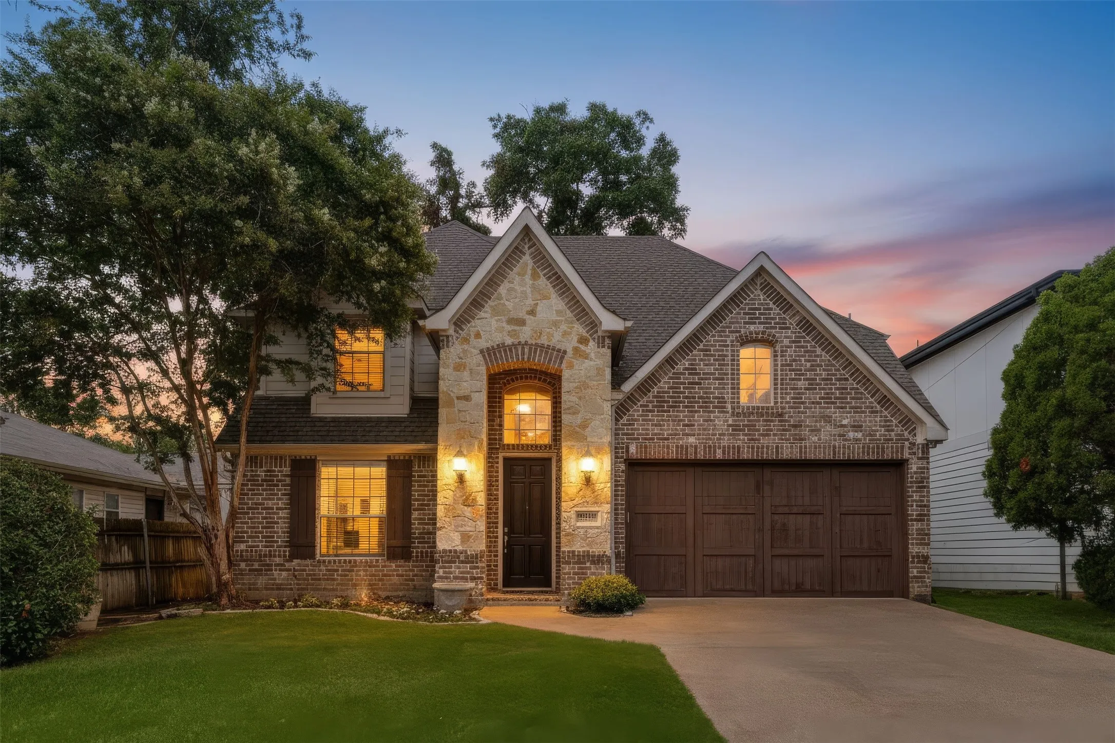 Single Family Residence For Sale in Dallas County , 5727 Vickery Boulevard, Dallas, Texas 75206, 3 Bedroom, 3 Bathroom, 2 Garage spaces, 2,481 Sqft, built in 2002, mls#21334626, Real Estate Agent in Dallas, Homes For Sale in Dallas county, Homes For Sale in Dallas, Realtor in Dallas Texas, Real Estate Brokerage Independent Realty Texas, Luminita Cordes Realtor