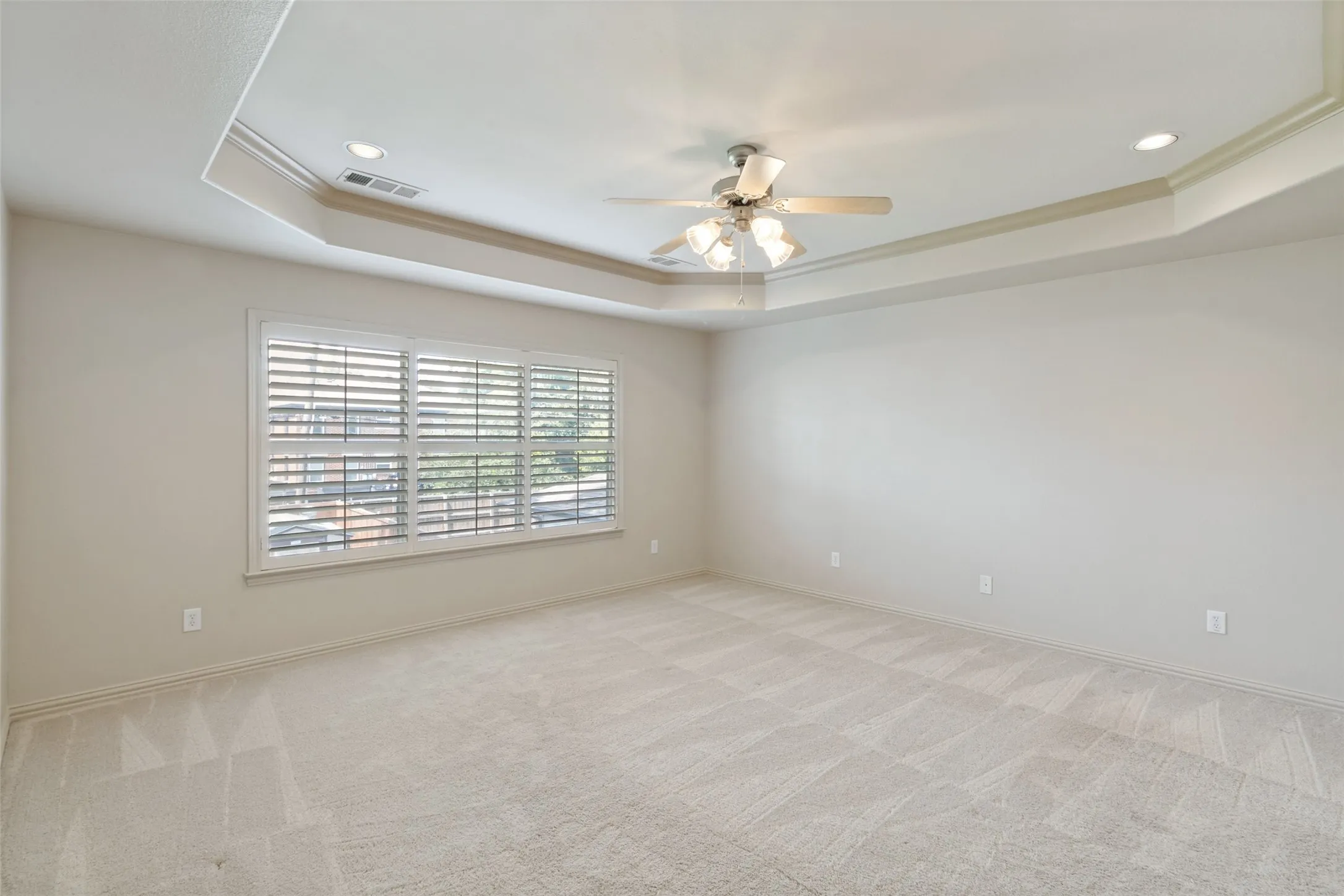 Single Family Residence For Sale in Dallas County , 5727 Vickery Boulevard, Dallas, Texas 75206, 3 Bedroom, 3 Bathroom, 2 Garage spaces, 2,481 Sqft, built in 2002, mls#21334626, Real Estate Agent in Dallas, Homes For Sale in Dallas county, Homes For Sale in Dallas, Realtor in Dallas Texas, Real Estate Brokerage Independent Realty Texas, Luminita Cordes Realtor