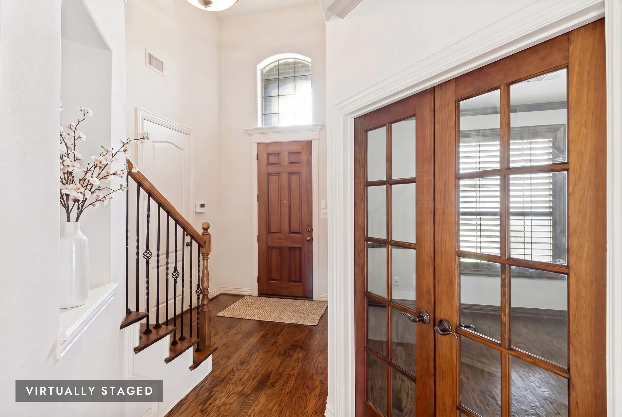 Single Family Residence For Sale in Dallas County , 5727 Vickery Boulevard, Dallas, Texas 75206, 3 Bedroom, 3 Bathroom, 2 Garage spaces, 2,481 Sqft, built in 2002, mls#21334626, Real Estate Agent in Dallas, Homes For Sale in Dallas county, Homes For Sale in Dallas, Realtor in Dallas Texas, Real Estate Brokerage Independent Realty Texas, Luminita Cordes Realtor