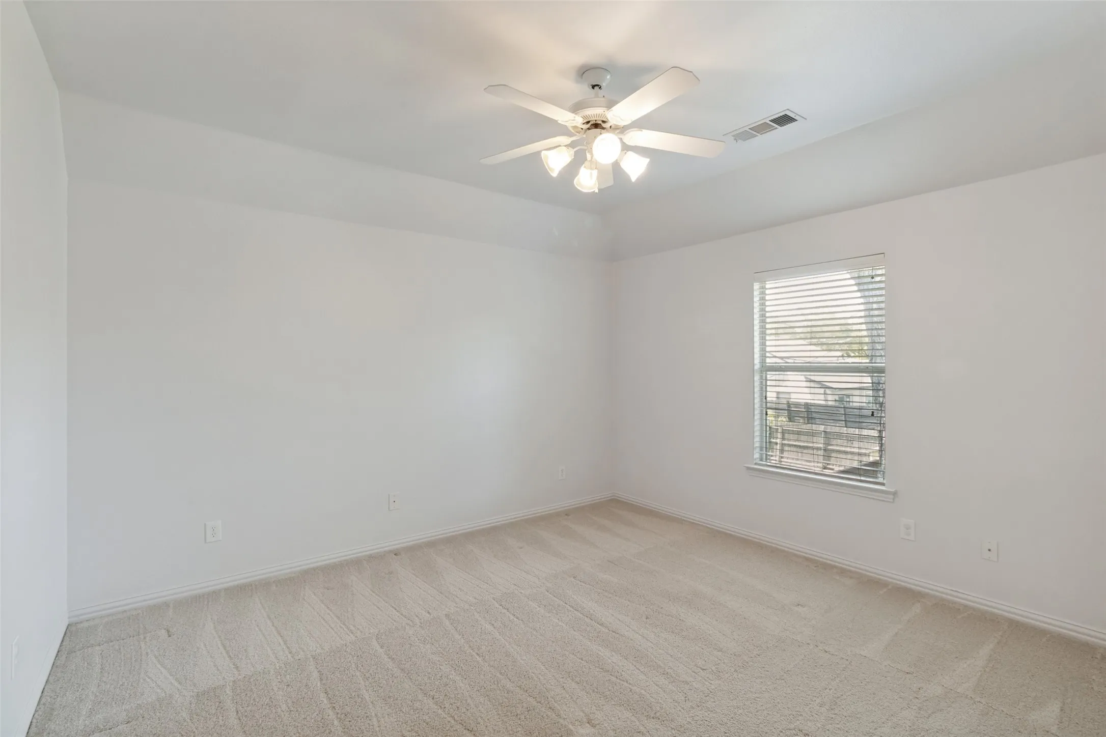 Single Family Residence For Sale in Dallas County , 5727 Vickery Boulevard, Dallas, Texas 75206, 3 Bedroom, 3 Bathroom, 2 Garage spaces, 2,481 Sqft, built in 2002, mls#21334626, Real Estate Agent in Dallas, Homes For Sale in Dallas county, Homes For Sale in Dallas, Realtor in Dallas Texas, Real Estate Brokerage Independent Realty Texas, Luminita Cordes Realtor