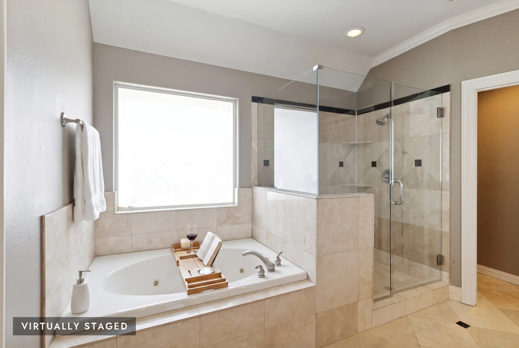 Single Family Residence For Sale in Dallas County , 5727 Vickery Boulevard, Dallas, Texas 75206, 3 Bedroom, 3 Bathroom, 2 Garage spaces, 2,481 Sqft, built in 2002, mls#21334626, Real Estate Agent in Dallas, Homes For Sale in Dallas county, Homes For Sale in Dallas, Realtor in Dallas Texas, Real Estate Brokerage Independent Realty Texas, Luminita Cordes Realtor