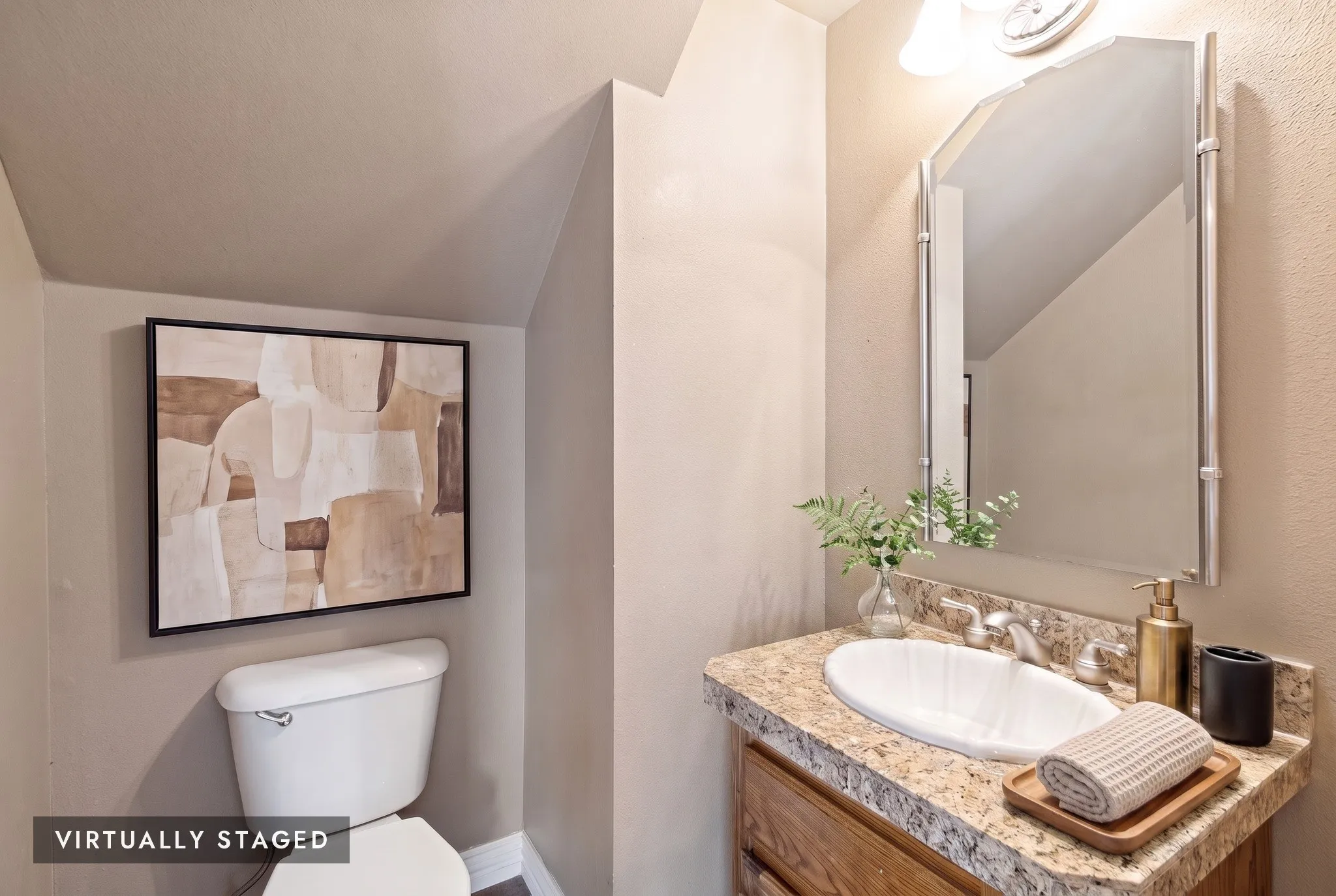 Single Family Residence For Sale in Dallas County , 5727 Vickery Boulevard, Dallas, Texas 75206, 3 Bedroom, 3 Bathroom, 2 Garage spaces, 2,481 Sqft, built in 2002, mls#21334626, Real Estate Agent in Dallas, Homes For Sale in Dallas county, Homes For Sale in Dallas, Realtor in Dallas Texas, Real Estate Brokerage Independent Realty Texas, Luminita Cordes Realtor