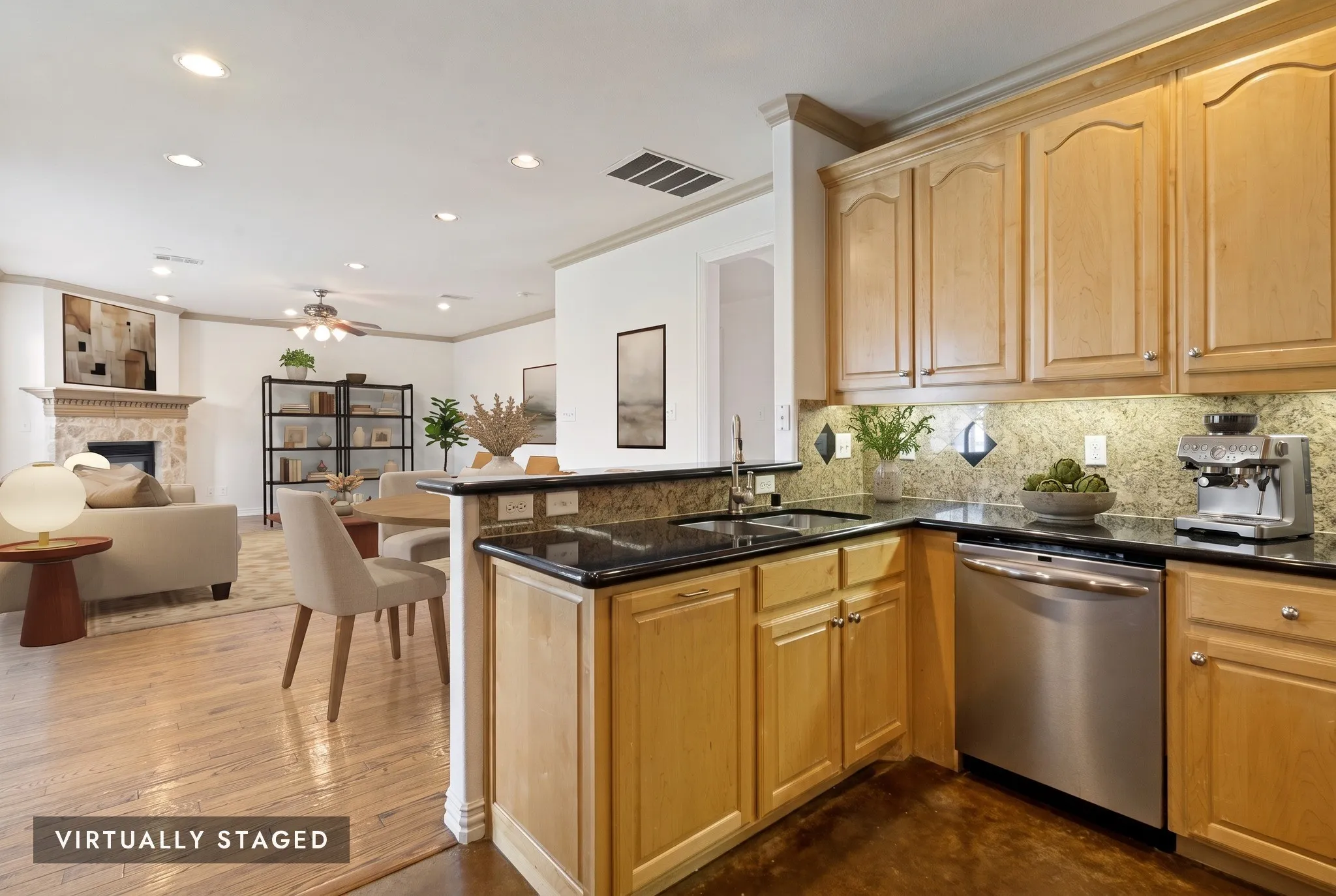 Single Family Residence For Sale in Dallas County , 5727 Vickery Boulevard, Dallas, Texas 75206, 3 Bedroom, 3 Bathroom, 2 Garage spaces, 2,481 Sqft, built in 2002, mls#21334626, Real Estate Agent in Dallas, Homes For Sale in Dallas county, Homes For Sale in Dallas, Realtor in Dallas Texas, Real Estate Brokerage Independent Realty Texas, Luminita Cordes Realtor