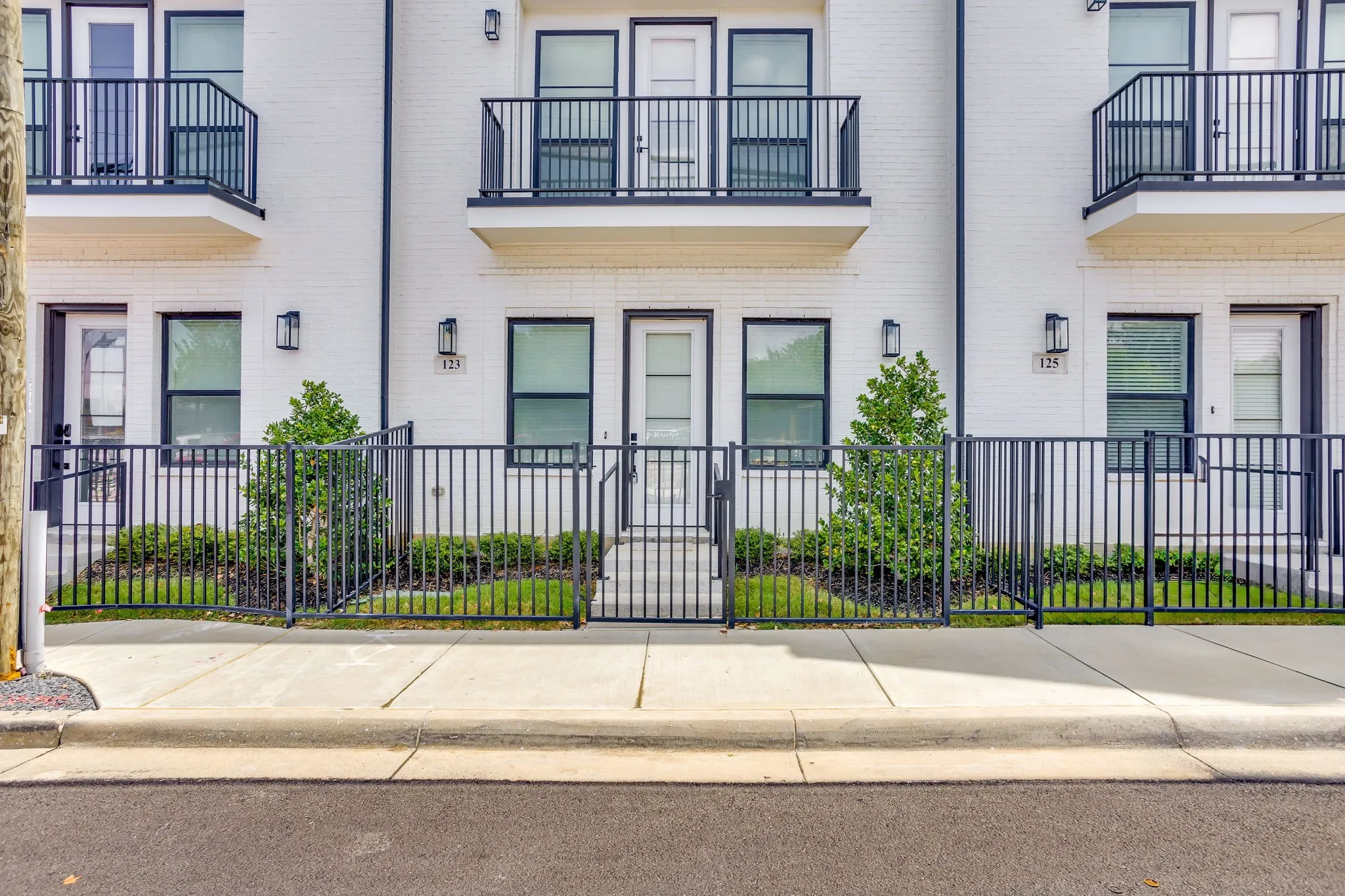 Townhouse For Rent in Tarrant County , 123 Thornton Street, Arlington, Texas 76013, 2 Bedroom, 3 Bathroom, 2 Garage spaces, 1,606 Sqft, built in 2023, mls#21328894, Real Estate Agent in Arlington, Homes For Rent in Tarrant county, Homes For Rent in Arlington, Realtor in Arlington Texas, Real Estate Brokerage Independent Realty Texas, Luminita Cordes Realtor