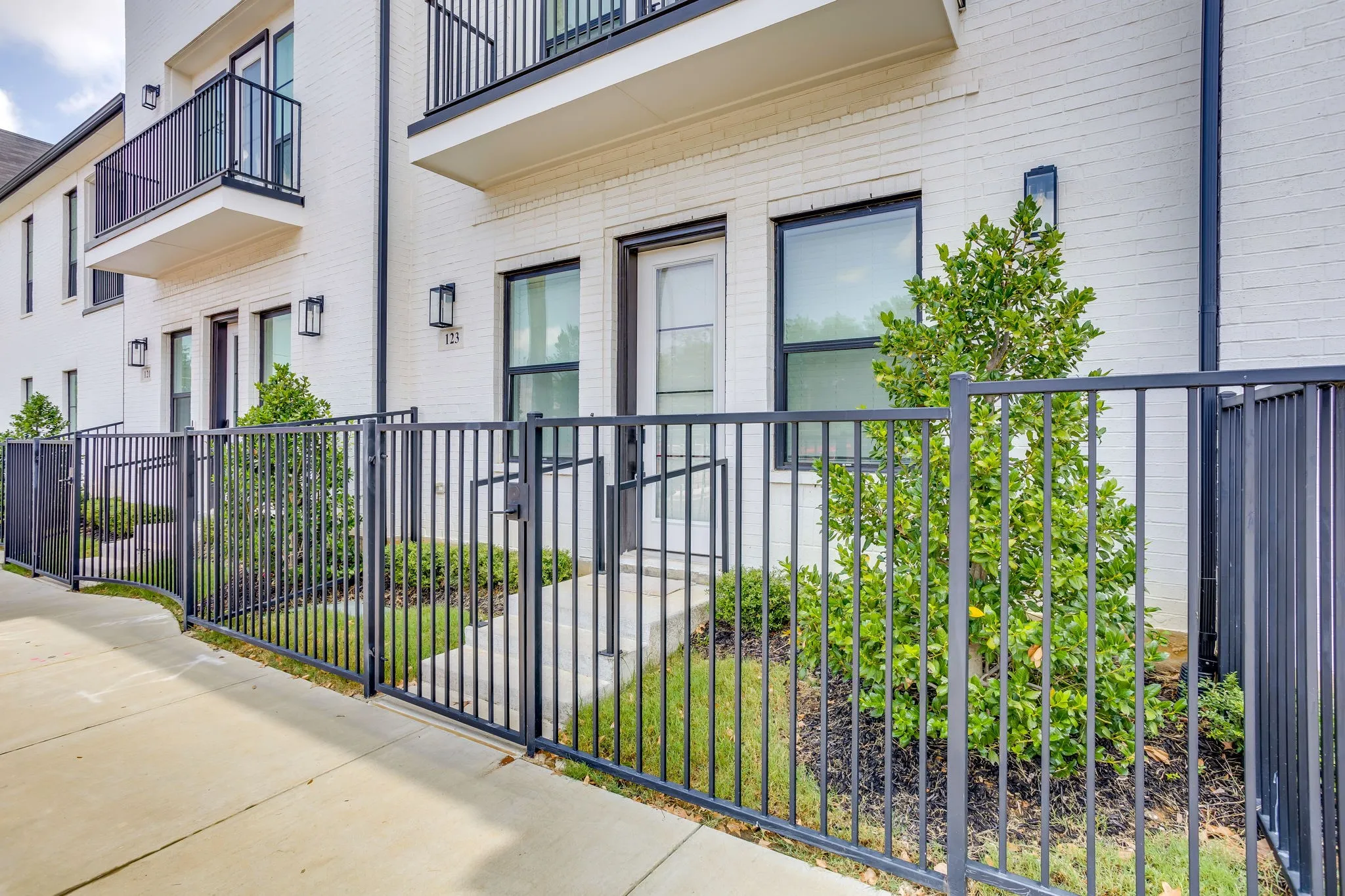 Townhouse For Rent in Tarrant County , 123 Thornton Street, Arlington, Texas 76013, 2 Bedroom, 3 Bathroom, 2 Garage spaces, 1,606 Sqft, built in 2023, mls#21328894, Real Estate Agent in Arlington, Homes For Rent in Tarrant county, Homes For Rent in Arlington, Realtor in Arlington Texas, Real Estate Brokerage Independent Realty Texas, Luminita Cordes Realtor