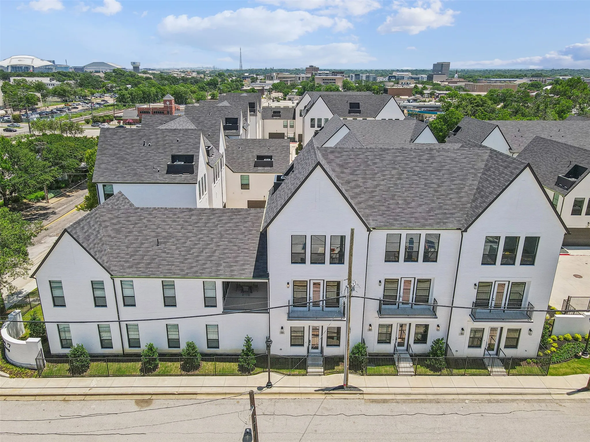 Townhouse For Rent in Tarrant County , 123 Thornton Street, Arlington, Texas 76013, 2 Bedroom, 3 Bathroom, 2 Garage spaces, 1,606 Sqft, built in 2023, mls#21328894, Real Estate Agent in Arlington, Homes For Rent in Tarrant county, Homes For Rent in Arlington, Realtor in Arlington Texas, Real Estate Brokerage Independent Realty Texas, Luminita Cordes Realtor