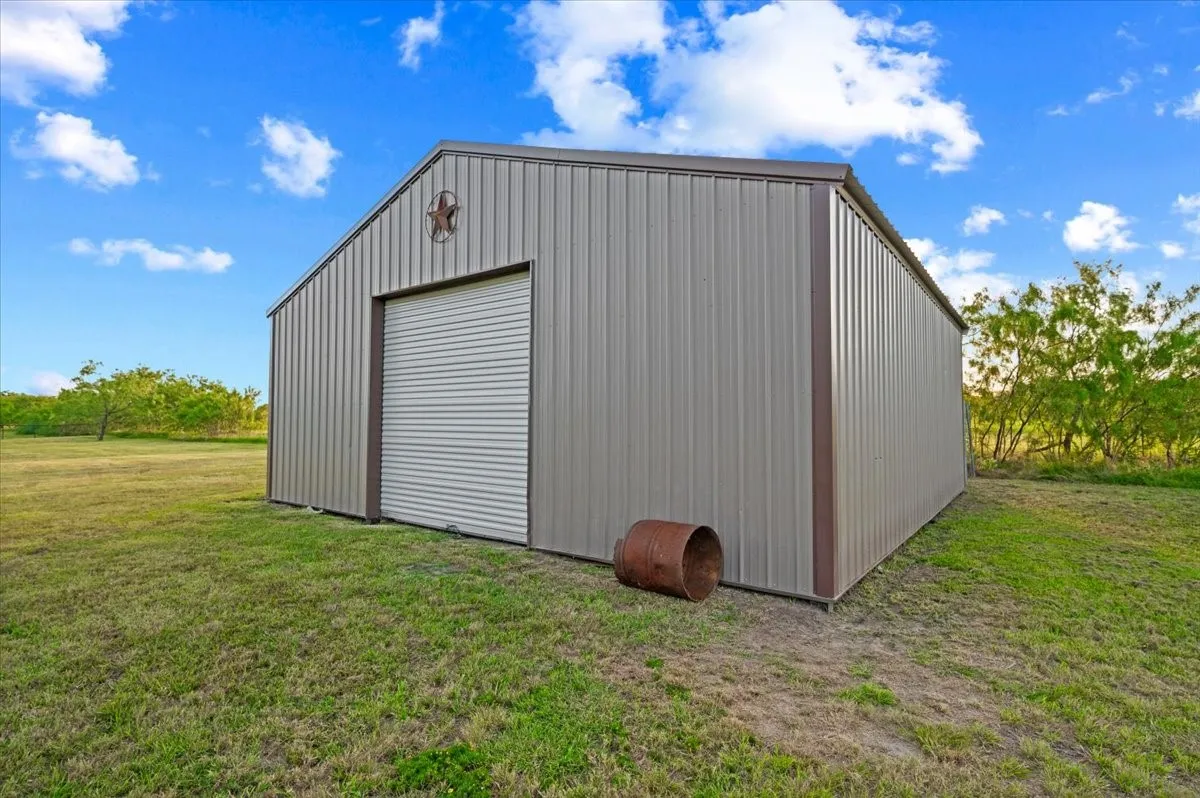 Single Family Residence For Sale in Rockwall County , 5062 White Pine Drive, Royse City, Texas 75189, 4 Bedroom, 3 Bathroom, 3 Garage spaces, 2,876 Sqft, built in 2011, mls#21335377, Real Estate Agent in Royse City, Homes For Sale in Rockwall county, Homes For Sale in Royse City, Realtor in Royse City Texas, Real Estate Brokerage Independent Realty Texas, Luminita Cordes Realtor