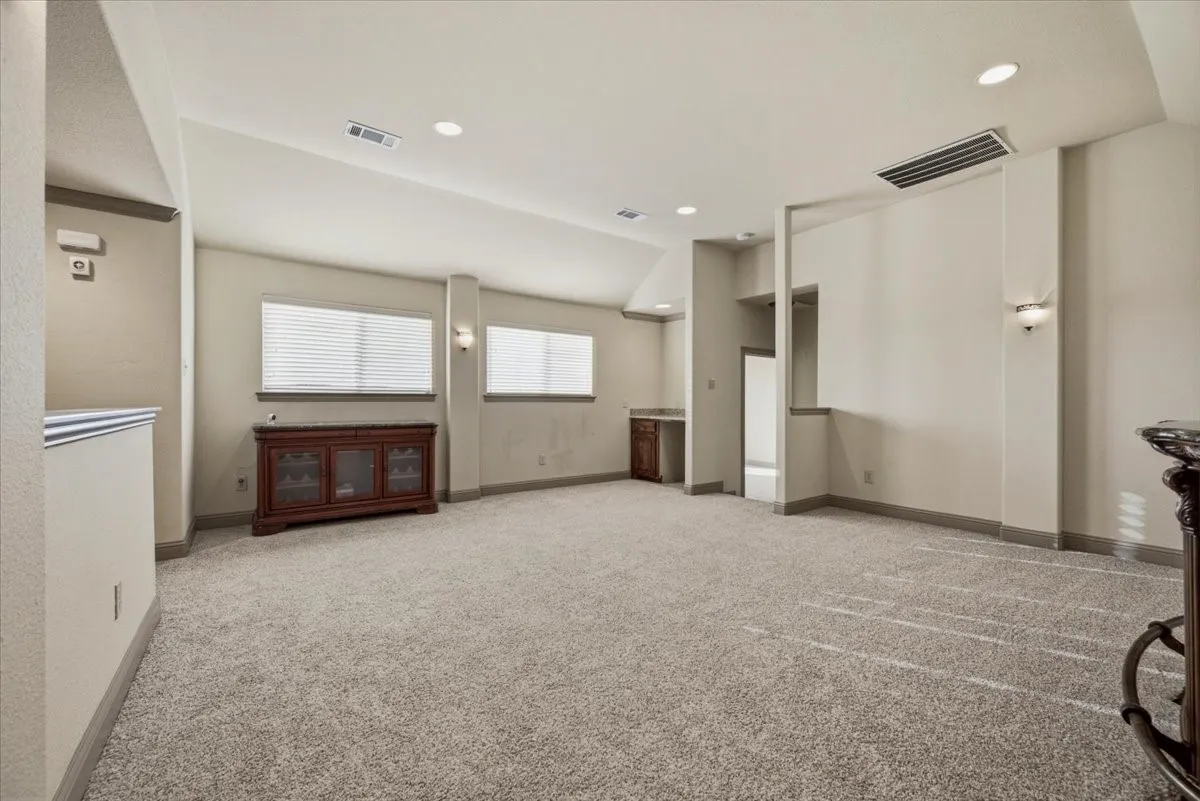 Single Family Residence For Sale in Rockwall County , 5062 White Pine Drive, Royse City, Texas 75189, 4 Bedroom, 3 Bathroom, 3 Garage spaces, 2,876 Sqft, built in 2011, mls#21335377, Real Estate Agent in Royse City, Homes For Sale in Rockwall county, Homes For Sale in Royse City, Realtor in Royse City Texas, Real Estate Brokerage Independent Realty Texas, Luminita Cordes Realtor