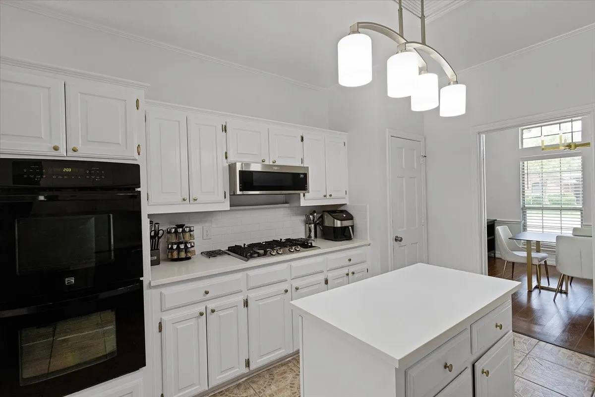 Kitchen with double-ovens