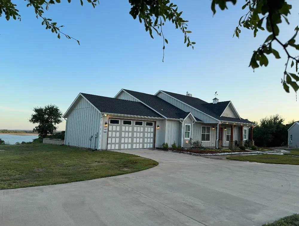 Single Family Residence For Sale in Palo Pinto County , 1154 Dunn Drive, Palo Pinto, Texas 76484, 3 Bedroom, 2 Bathroom, 2 Garage spaces, 2,606 Sqft, built in 2020, mls#21334998, Real Estate Agent in Palo Pinto, Homes For Sale in Palo Pinto county, Homes For Sale in Palo Pinto, Realtor in Palo Pinto Texas, Real Estate Brokerage Independent Realty Texas, Luminita Cordes Realtor