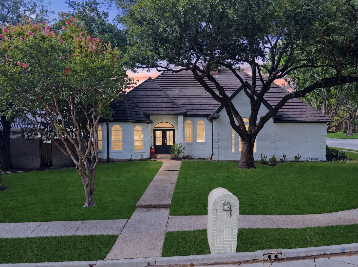 Single Family Residence For Sale in Dallas County , 2001 Crockett Court, Irving, Texas 75038, 3 Bedroom, 3 Bathroom, 2 Garage spaces, 2,133 Sqft, built in 1985, mls#21333838, Real Estate Agent in Irving, Homes For Sale in Dallas county, Homes For Sale in Irving, Realtor in Irving Texas, Real Estate Brokerage Independent Realty Texas, Luminita Cordes Realtor
