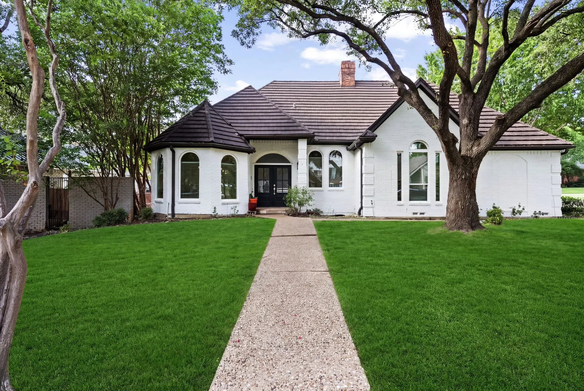 Single Family Residence For Sale in Dallas County , 2001 Crockett Court, Irving, Texas 75038, 3 Bedroom, 3 Bathroom, 2 Garage spaces, 2,133 Sqft, built in 1985, mls#21333838, Real Estate Agent in Irving, Homes For Sale in Dallas county, Homes For Sale in Irving, Realtor in Irving Texas, Real Estate Brokerage Independent Realty Texas, Luminita Cordes Realtor