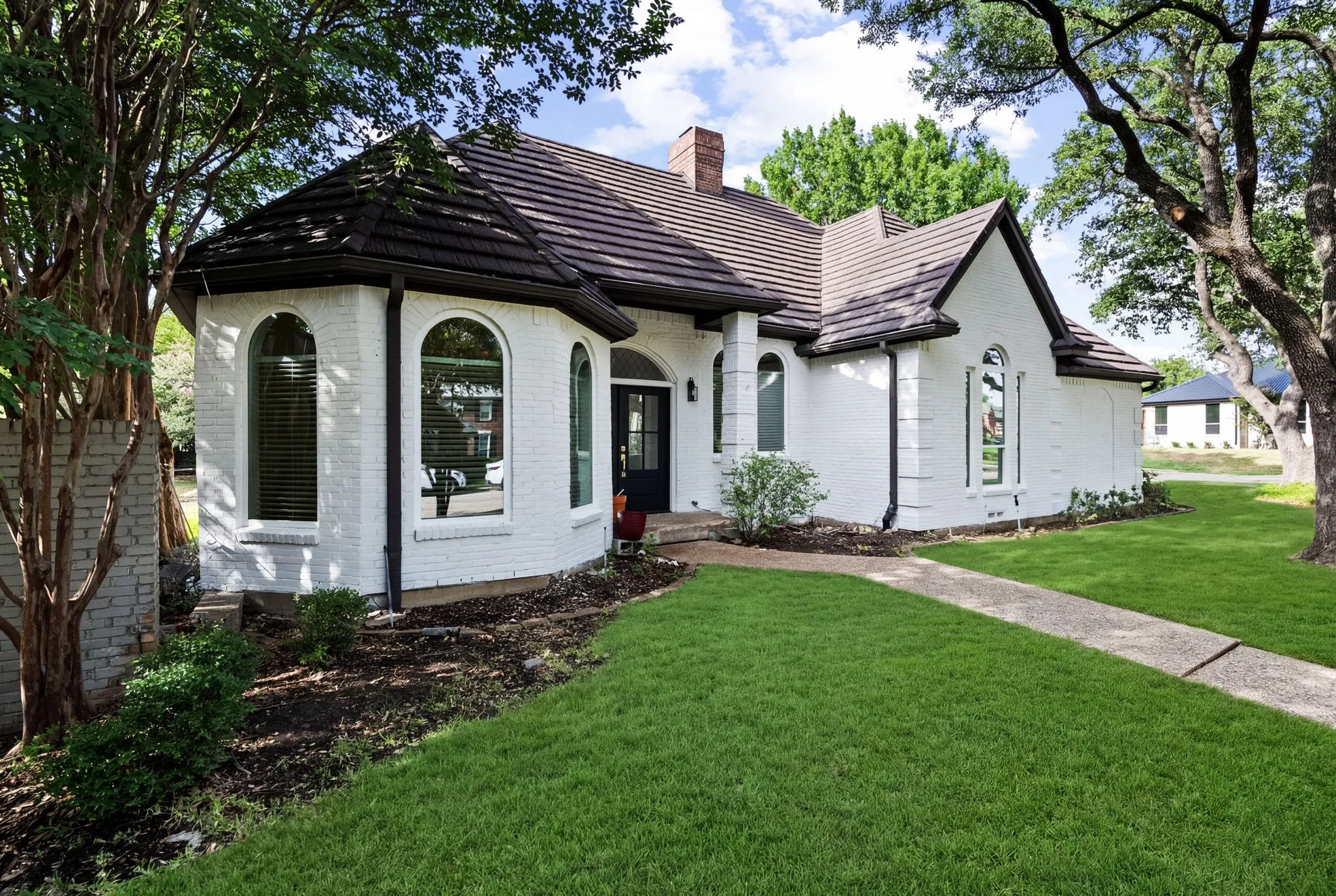 Single Family Residence For Sale in Dallas County , 2001 Crockett Court, Irving, Texas 75038, 3 Bedroom, 3 Bathroom, 2 Garage spaces, 2,133 Sqft, built in 1985, mls#21333838, Real Estate Agent in Irving, Homes For Sale in Dallas county, Homes For Sale in Irving, Realtor in Irving Texas, Real Estate Brokerage Independent Realty Texas, Luminita Cordes Realtor