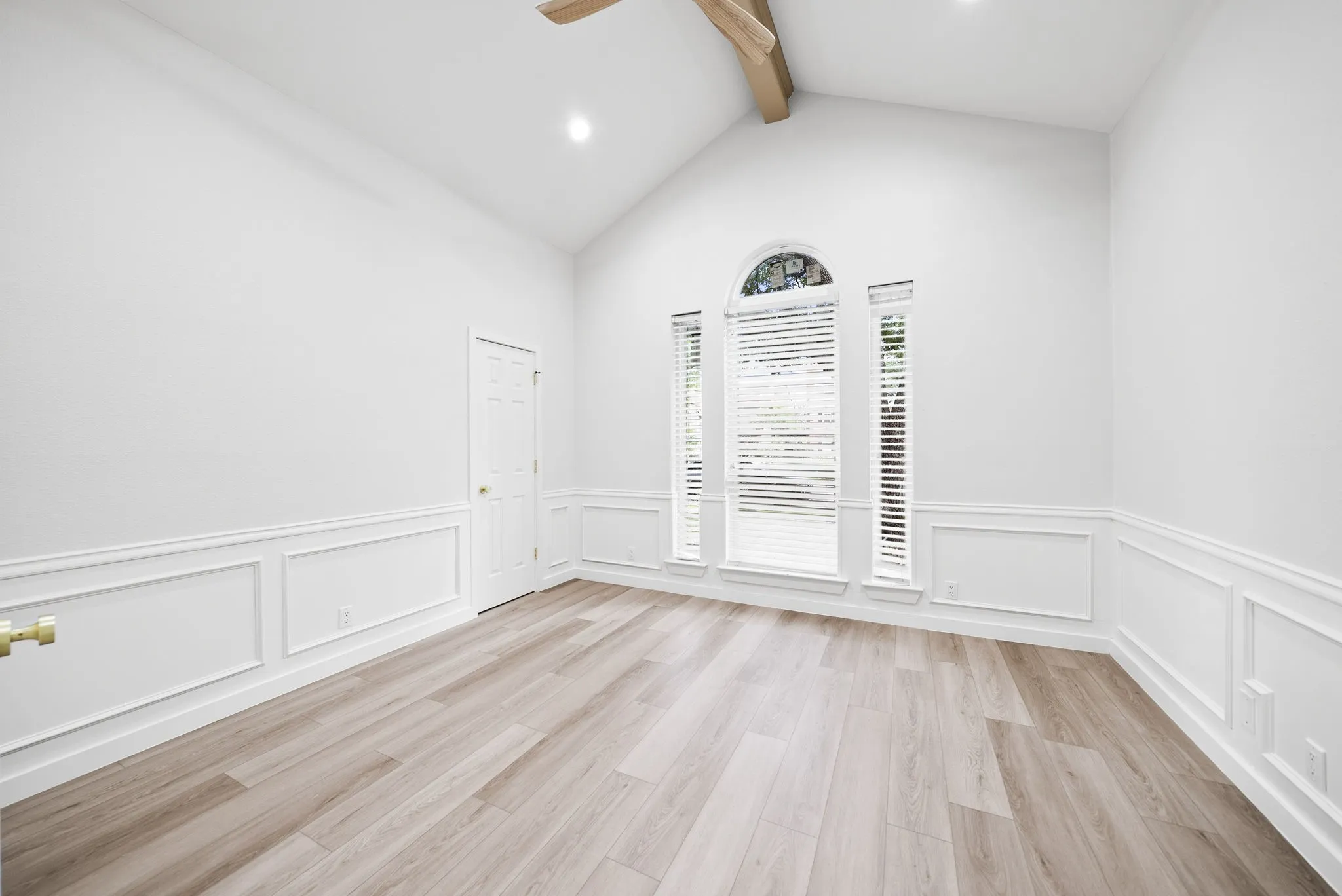 Single Family Residence For Sale in Dallas County , 2001 Crockett Court, Irving, Texas 75038, 3 Bedroom, 3 Bathroom, 2 Garage spaces, 2,133 Sqft, built in 1985, mls#21333838, Real Estate Agent in Irving, Homes For Sale in Dallas county, Homes For Sale in Irving, Realtor in Irving Texas, Real Estate Brokerage Independent Realty Texas, Luminita Cordes Realtor