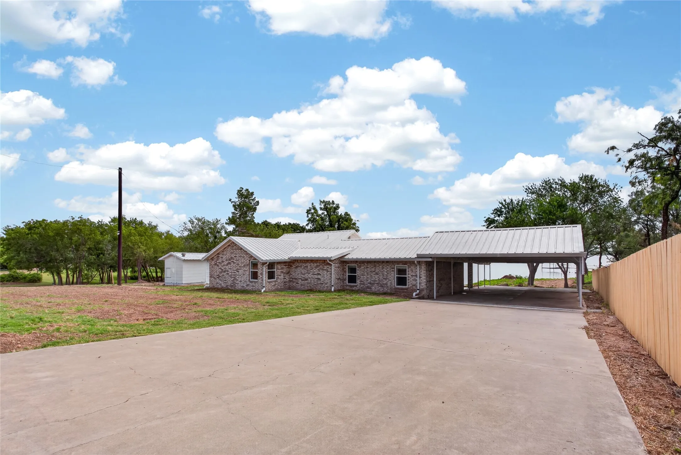 Single Family Residence For Sale in Taylor County , 546 Apache Lane, Abilene, Texas 79601, 3 Bedroom, 2 Bathroom, Garage spaces, 1,336 Sqft, built in 1987, mls#21326532, Real Estate Agent in Abilene, Homes For Sale in Taylor county, Homes For Sale in Abilene, Realtor in Abilene Texas, Real Estate Brokerage Independent Realty Texas, Luminita Cordes Realtor