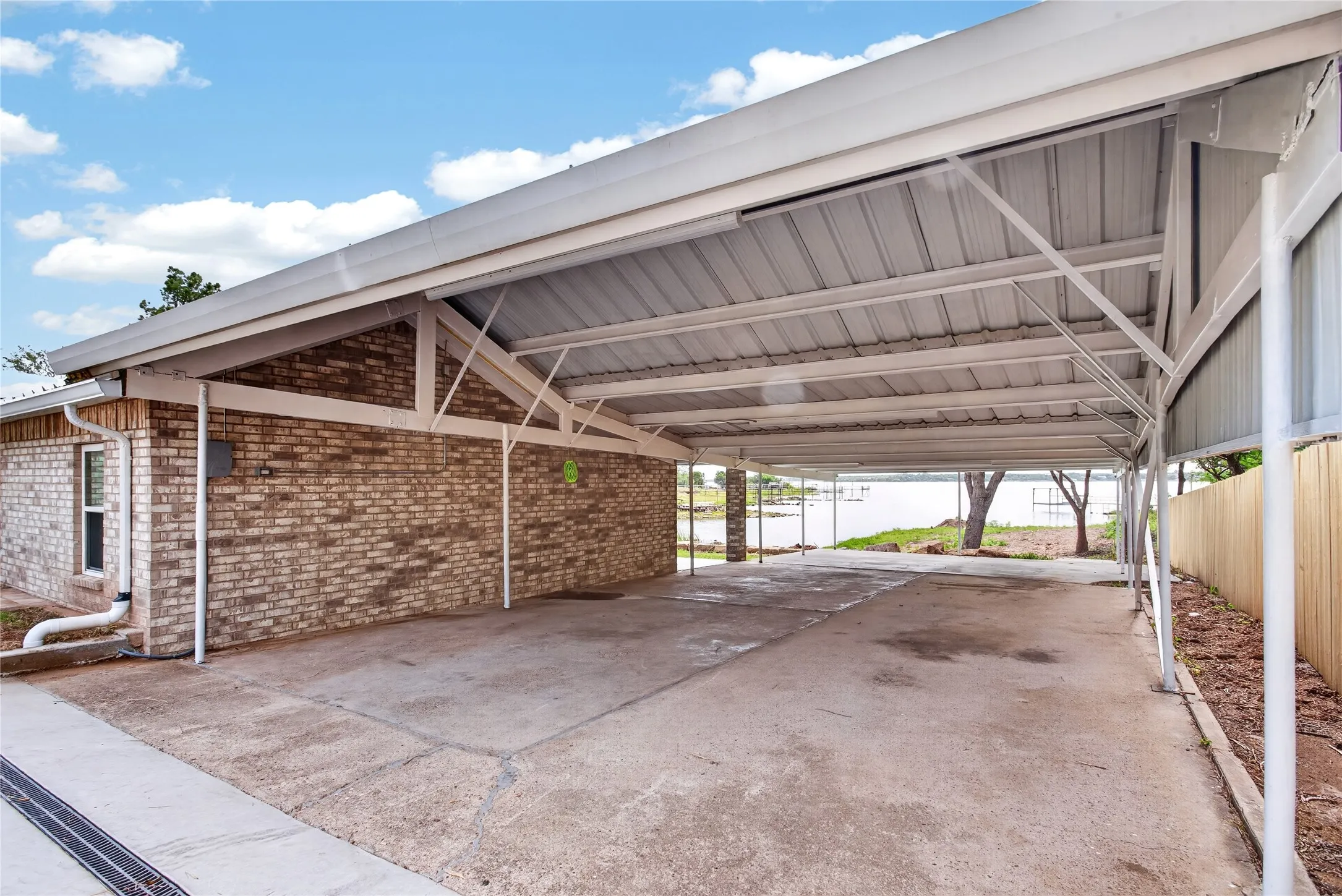 Single Family Residence For Sale in Taylor County , 546 Apache Lane, Abilene, Texas 79601, 3 Bedroom, 2 Bathroom, Garage spaces, 1,336 Sqft, built in 1987, mls#21326532, Real Estate Agent in Abilene, Homes For Sale in Taylor county, Homes For Sale in Abilene, Realtor in Abilene Texas, Real Estate Brokerage Independent Realty Texas, Luminita Cordes Realtor