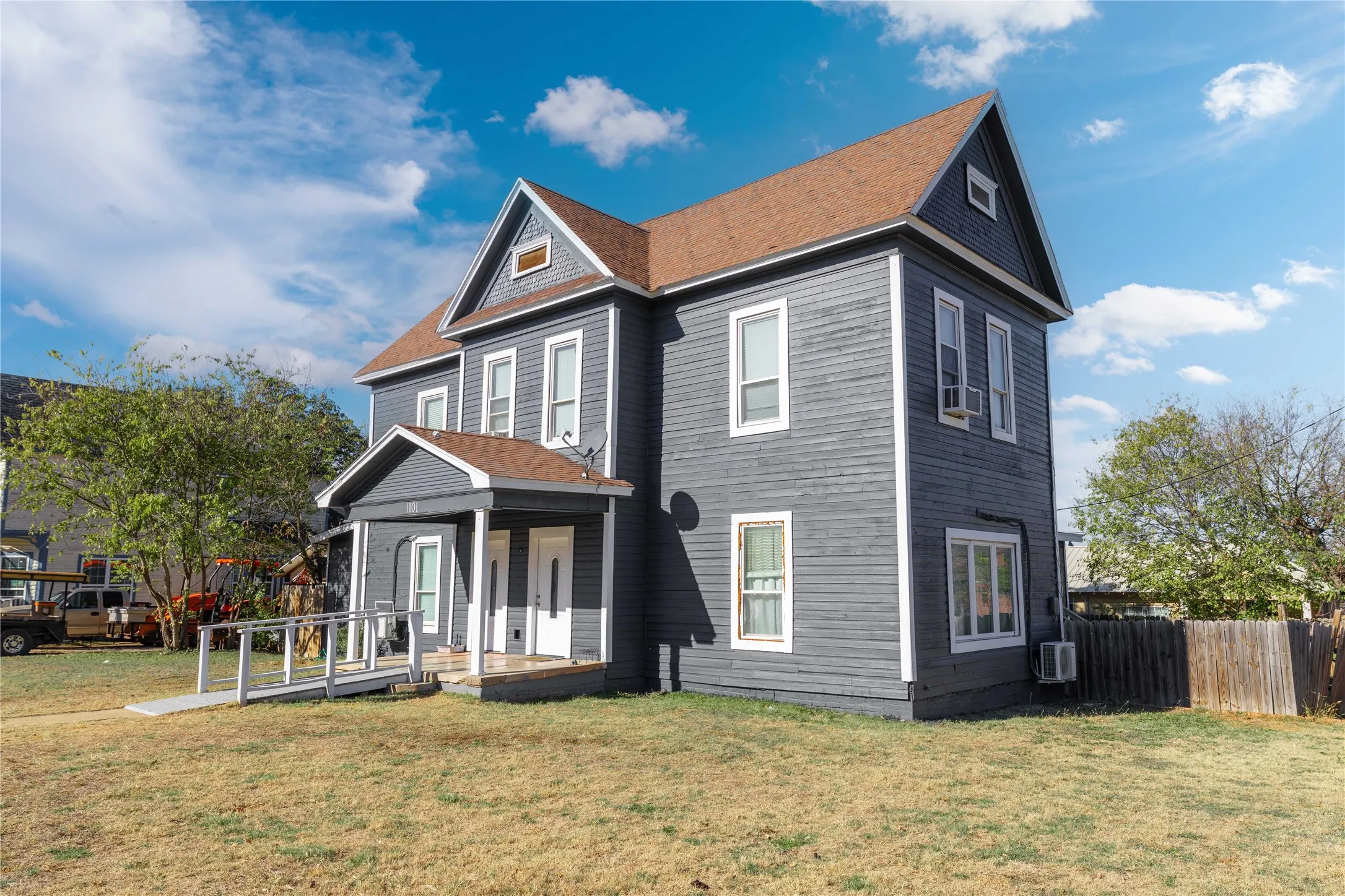 Single Family Residence For Sale in Brown County , 1101 Irma Street, Brownwood, Texas 76801, 4 Bedroom, 2 Bathroom, Garage spaces, 2,594 Sqft, built in 1930, mls#21335543, Real Estate Agent in Brownwood, Homes For Sale in Brown county, Homes For Sale in Brownwood, Realtor in Brownwood Texas, Real Estate Brokerage Independent Realty Texas, Luminita Cordes Realtor