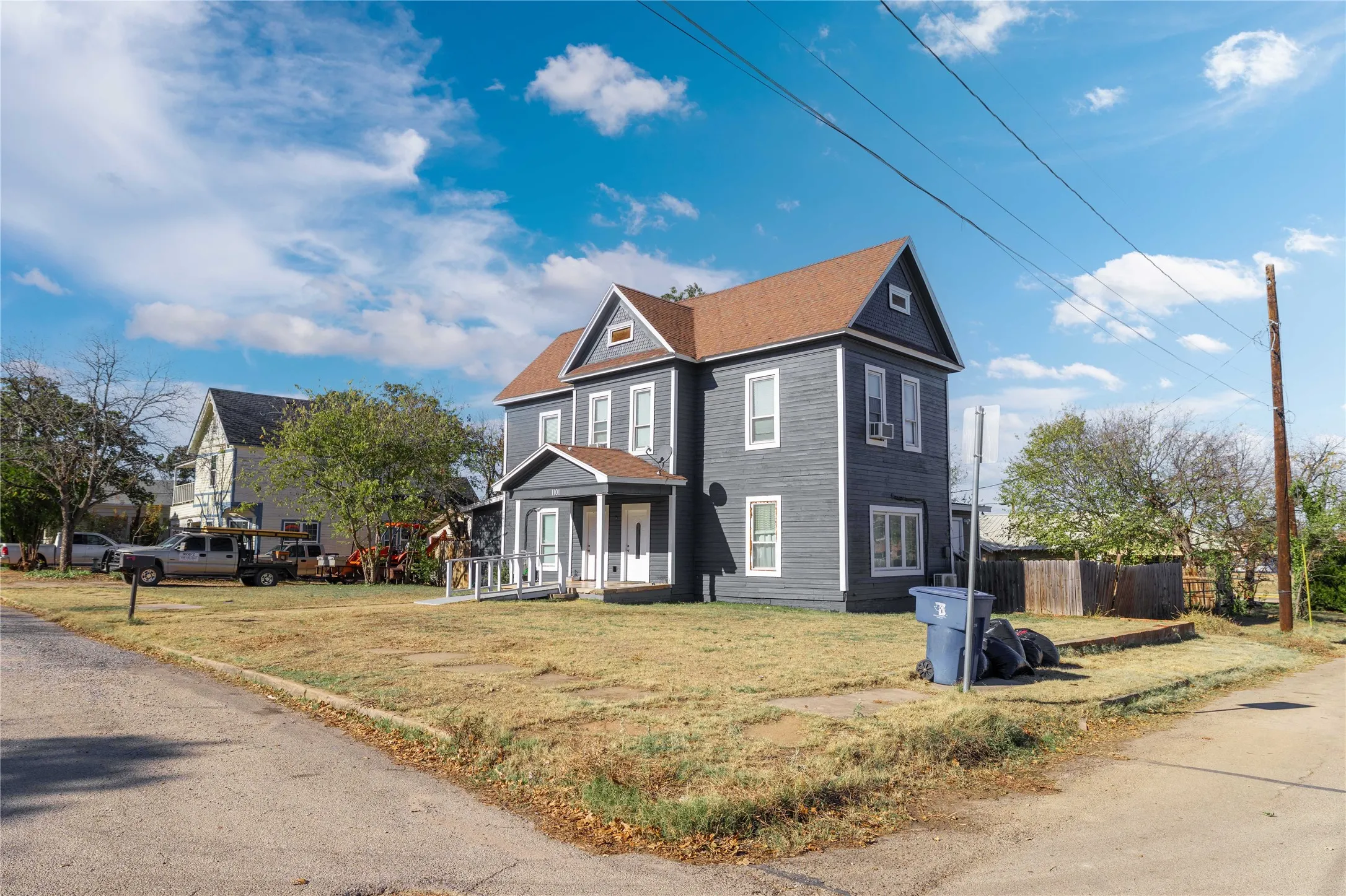 Single Family Residence For Sale in Brown County , 1101 Irma Street, Brownwood, Texas 76801, 4 Bedroom, 2 Bathroom, Garage spaces, 2,594 Sqft, built in 1930, mls#21335543, Real Estate Agent in Brownwood, Homes For Sale in Brown county, Homes For Sale in Brownwood, Realtor in Brownwood Texas, Real Estate Brokerage Independent Realty Texas, Luminita Cordes Realtor