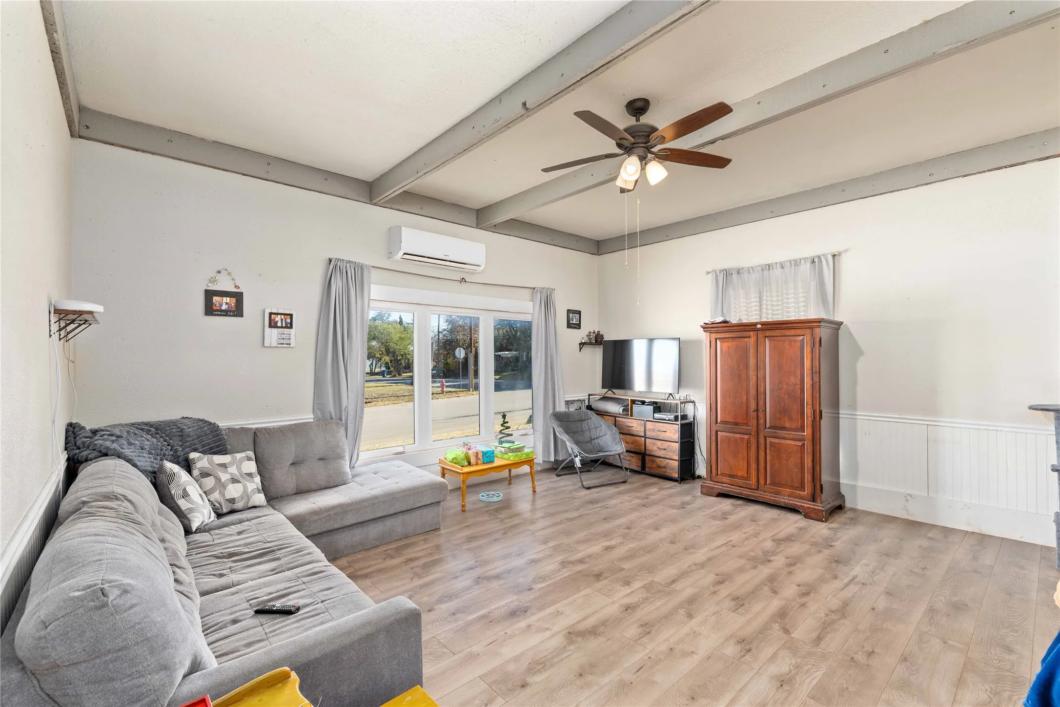 Single Family Residence For Sale in Brown County , 1101 Irma Street, Brownwood, Texas 76801, 4 Bedroom, 2 Bathroom, Garage spaces, 2,594 Sqft, built in 1930, mls#21335543, Real Estate Agent in Brownwood, Homes For Sale in Brown county, Homes For Sale in Brownwood, Realtor in Brownwood Texas, Real Estate Brokerage Independent Realty Texas, Luminita Cordes Realtor