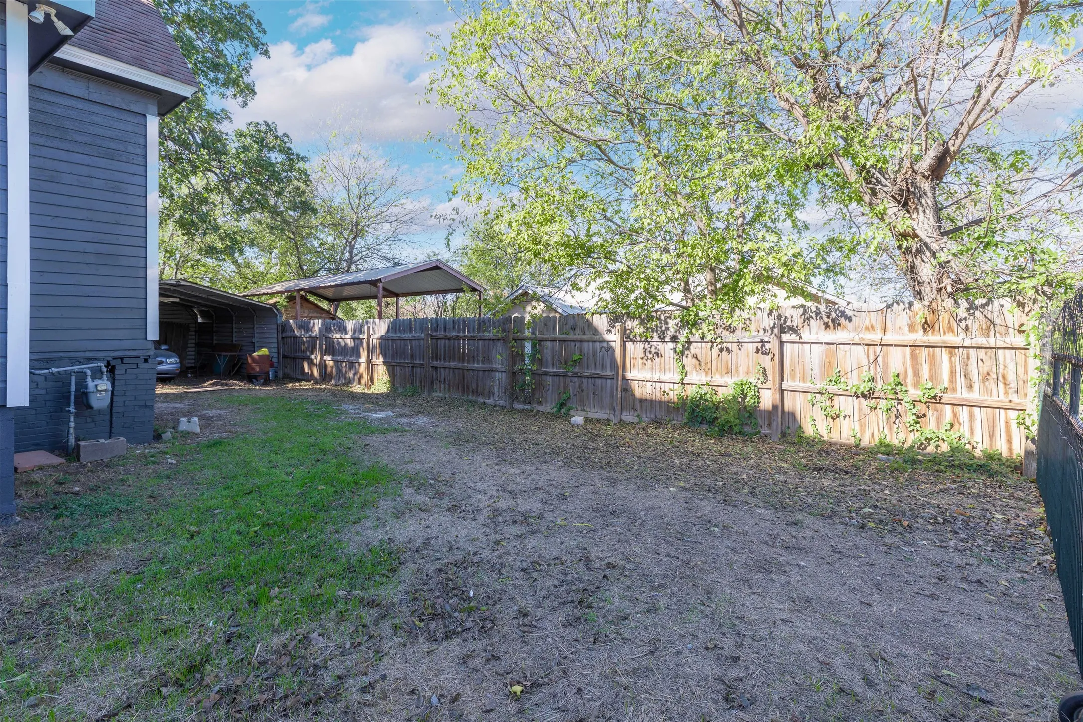 Single Family Residence For Sale in Brown County , 1101 Irma Street, Brownwood, Texas 76801, 4 Bedroom, 2 Bathroom, Garage spaces, 2,594 Sqft, built in 1930, mls#21335543, Real Estate Agent in Brownwood, Homes For Sale in Brown county, Homes For Sale in Brownwood, Realtor in Brownwood Texas, Real Estate Brokerage Independent Realty Texas, Luminita Cordes Realtor