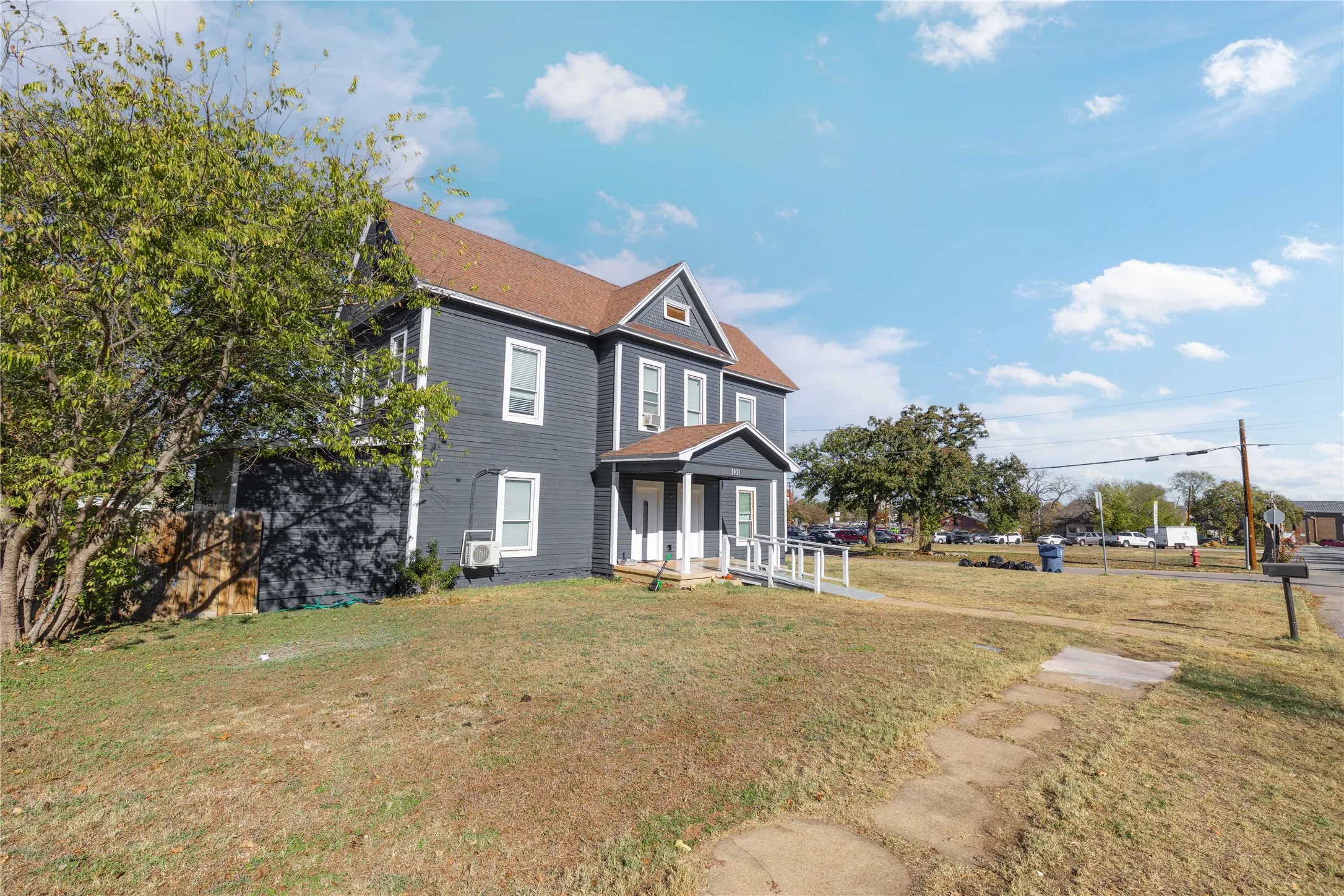Single Family Residence For Sale in Brown County , 1101 Irma Street, Brownwood, Texas 76801, 4 Bedroom, 2 Bathroom, Garage spaces, 2,594 Sqft, built in 1930, mls#21335543, Real Estate Agent in Brownwood, Homes For Sale in Brown county, Homes For Sale in Brownwood, Realtor in Brownwood Texas, Real Estate Brokerage Independent Realty Texas, Luminita Cordes Realtor