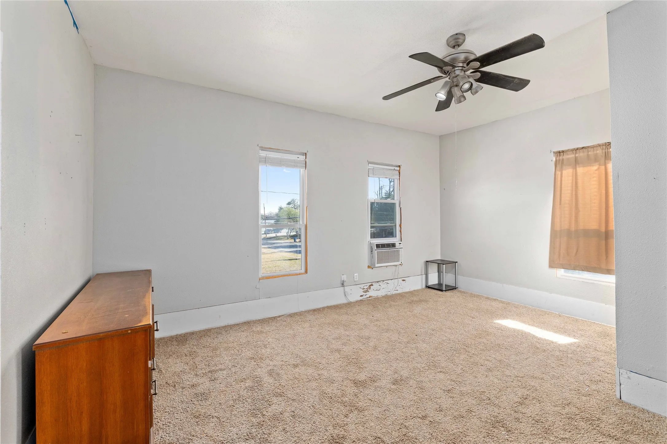 Single Family Residence For Sale in Brown County , 1101 Irma Street, Brownwood, Texas 76801, 4 Bedroom, 2 Bathroom, Garage spaces, 2,594 Sqft, built in 1930, mls#21335543, Real Estate Agent in Brownwood, Homes For Sale in Brown county, Homes For Sale in Brownwood, Realtor in Brownwood Texas, Real Estate Brokerage Independent Realty Texas, Luminita Cordes Realtor