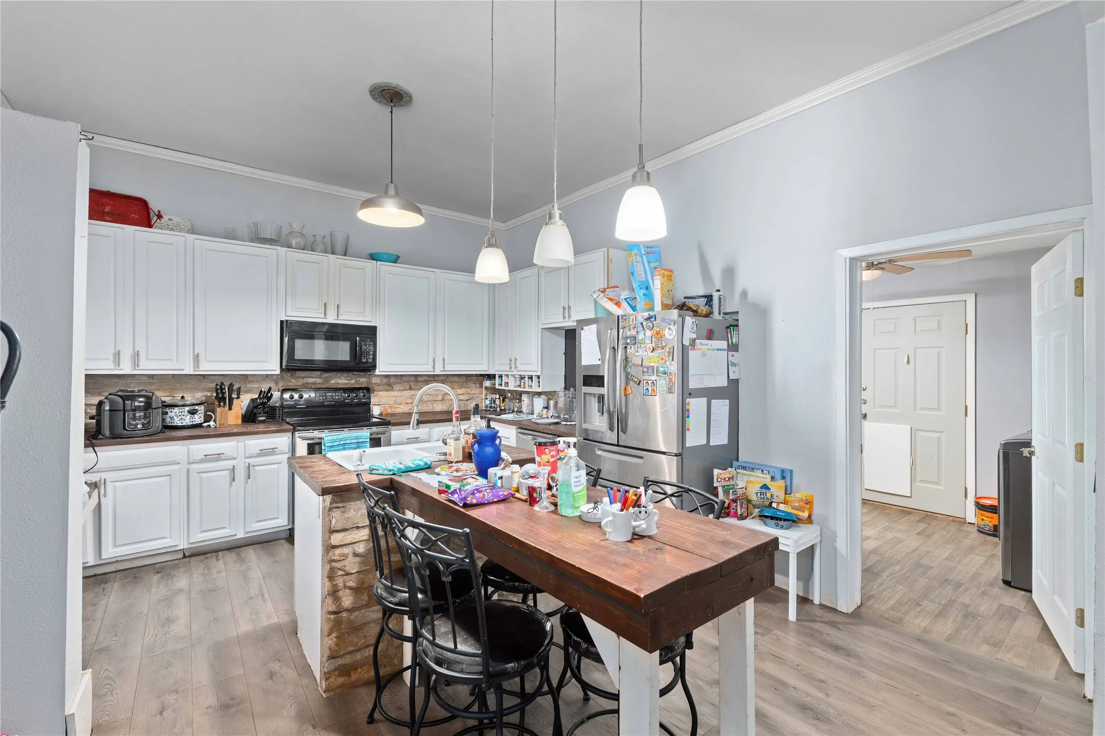 Single Family Residence For Sale in Brown County , 1101 Irma Street, Brownwood, Texas 76801, 4 Bedroom, 2 Bathroom, Garage spaces, 2,594 Sqft, built in 1930, mls#21335543, Real Estate Agent in Brownwood, Homes For Sale in Brown county, Homes For Sale in Brownwood, Realtor in Brownwood Texas, Real Estate Brokerage Independent Realty Texas, Luminita Cordes Realtor