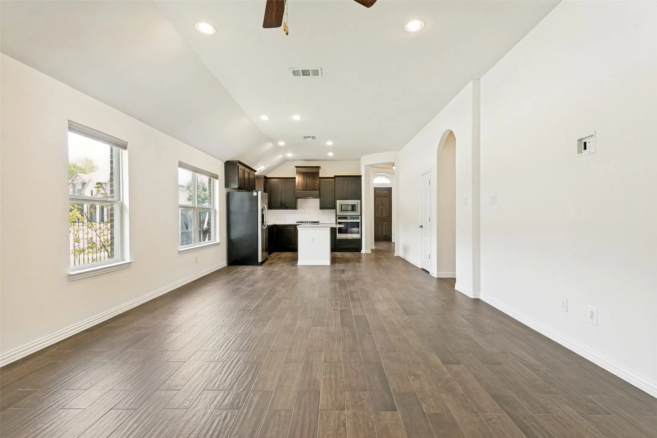 Single Family Residence For Rent in Denton County , 208 Northern Star Court, Little Elm, Texas 75068, 3 Bedroom, 2 Bathroom, 3 Garage spaces, 2,038 Sqft, built in 2018, mls#21335044, Real Estate Agent in Little Elm, Homes For Rent in Denton county, Homes For Rent in Little Elm, Realtor in Little Elm Texas, Real Estate Brokerage Independent Realty Texas, Luminita Cordes Realtor