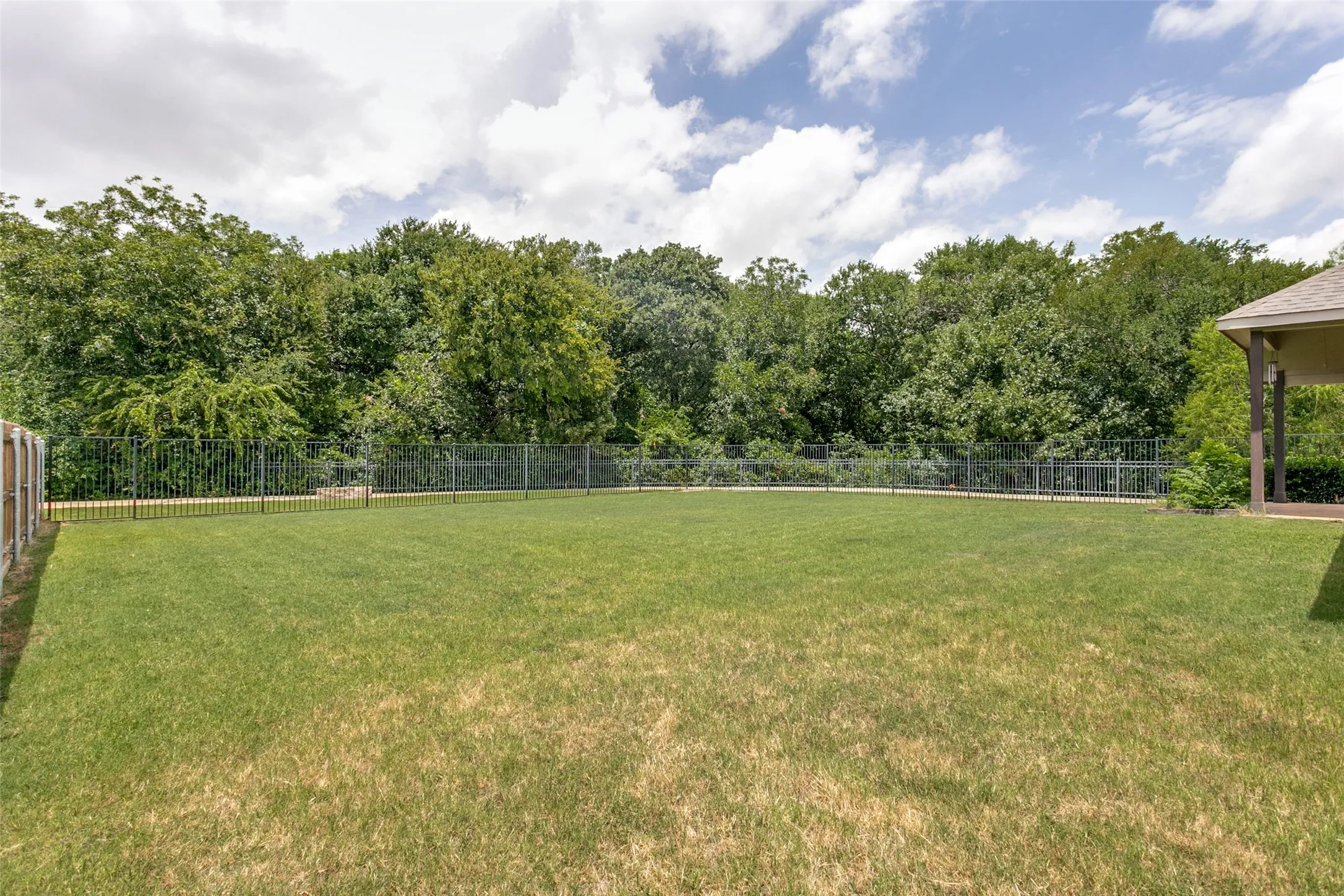 Single Family Residence For Rent in Denton County , 208 Northern Star Court, Little Elm, Texas 75068, 3 Bedroom, 2 Bathroom, 3 Garage spaces, 2,038 Sqft, built in 2018, mls#21335044, Real Estate Agent in Little Elm, Homes For Rent in Denton county, Homes For Rent in Little Elm, Realtor in Little Elm Texas, Real Estate Brokerage Independent Realty Texas, Luminita Cordes Realtor